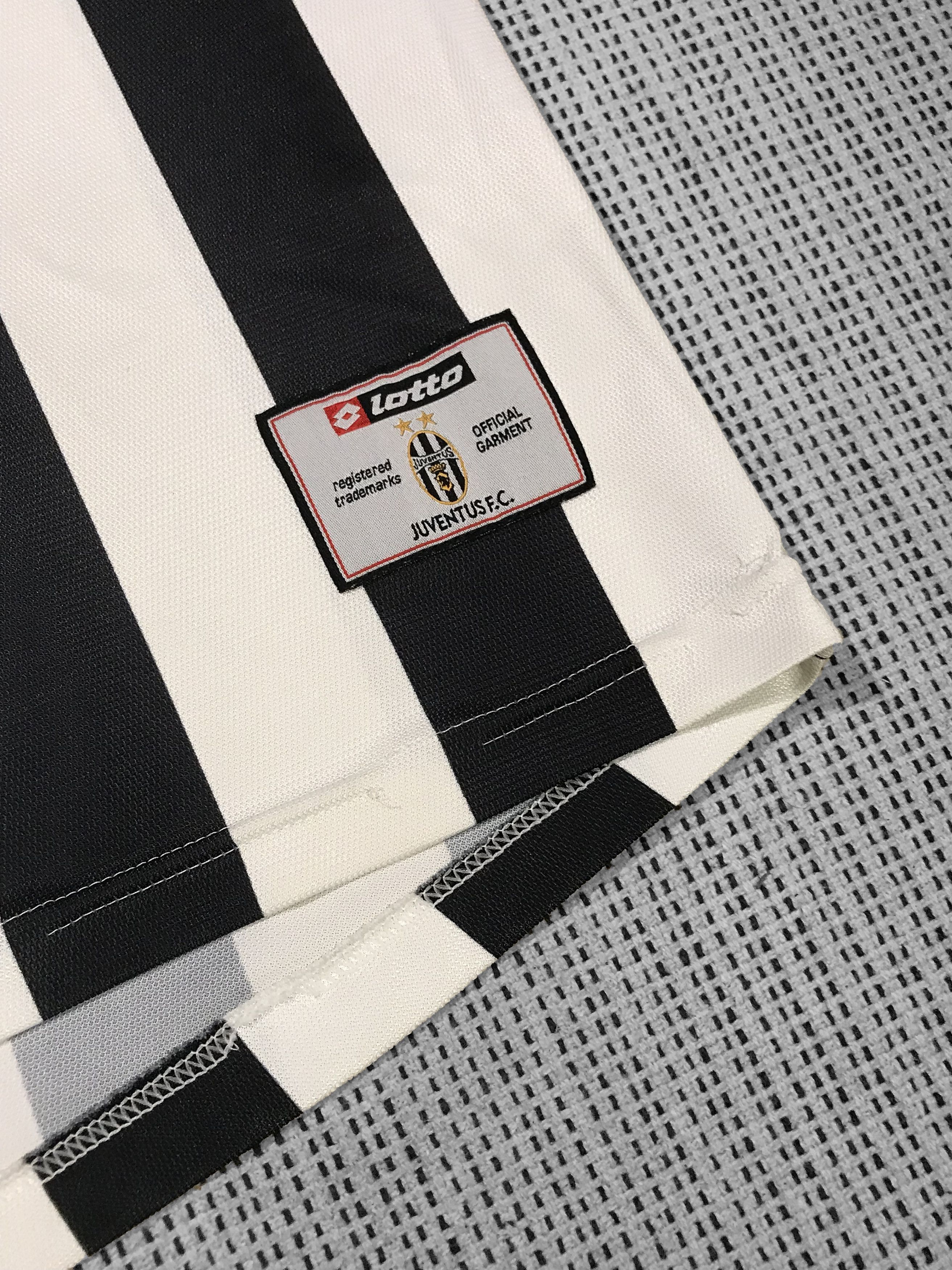 Lotto Sport × Vintage Lotto Juventus vintage soccer shirt 01'/02' (L) Size US L / EU 52-54 / 3 - 5 Thumbnail