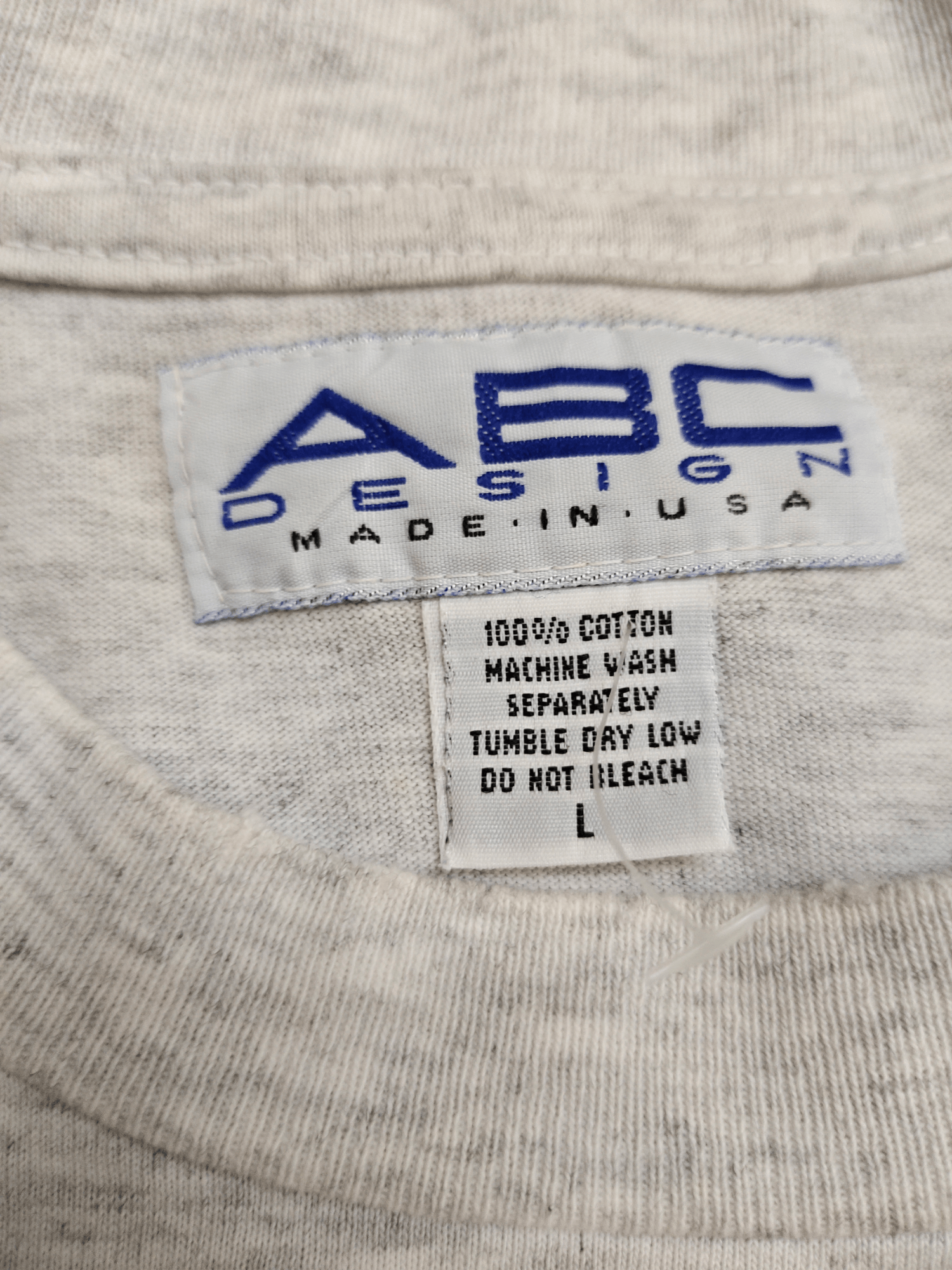 Vintage Vintage 90s ABC Stores Hawaii Distressed Roundneck T-Shirt Size US L / EU 52-54 / 3 - 12 Thumbnail