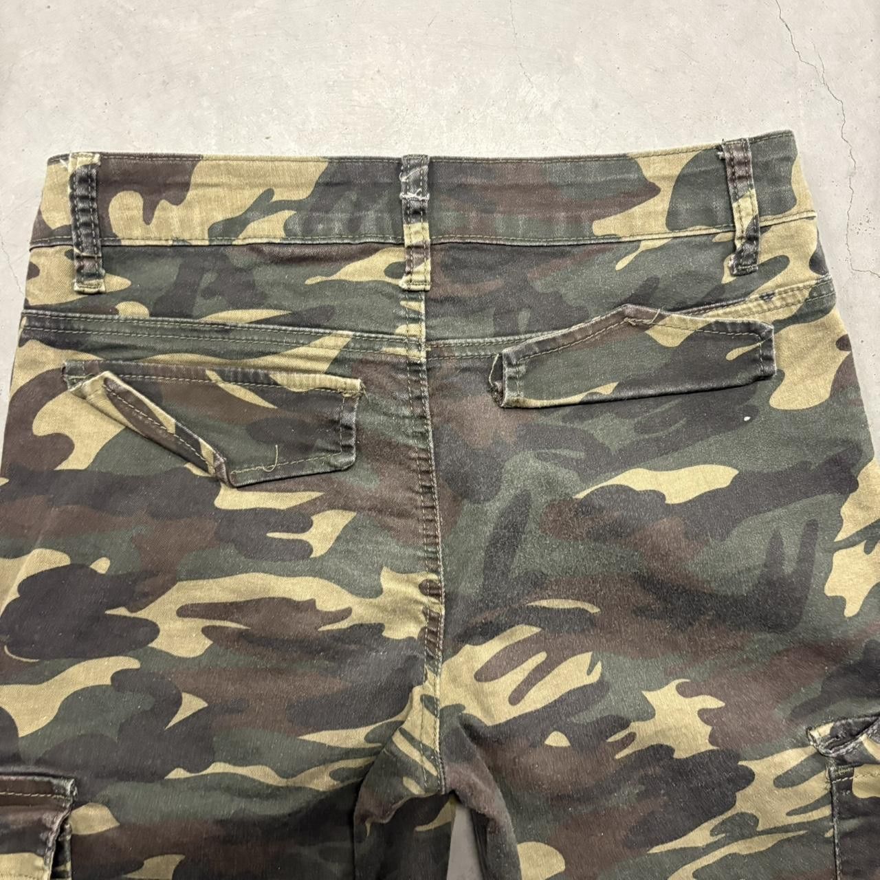 Vintage Crazy Vintage Y2K 2000s Baggy Camo Skater Style Streetwear Style Camo Cargo Pants Size US 28 / EU 44 - 5 Thumbnail