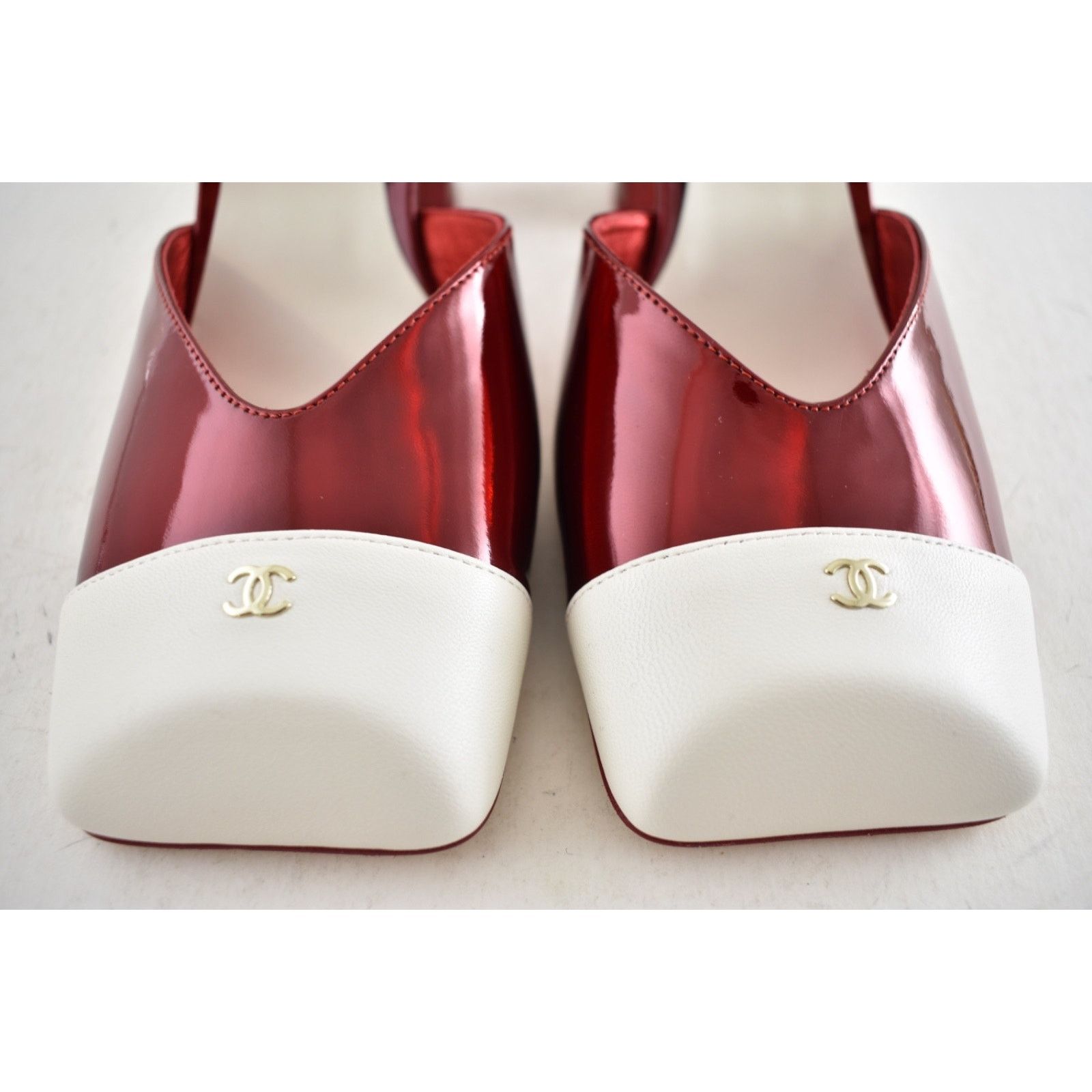Chanel Chanel Red Square Toe CC Slingback Block Heel Pump 38.5 Size US 8.5 / IT 38.5 - 11 Thumbnail