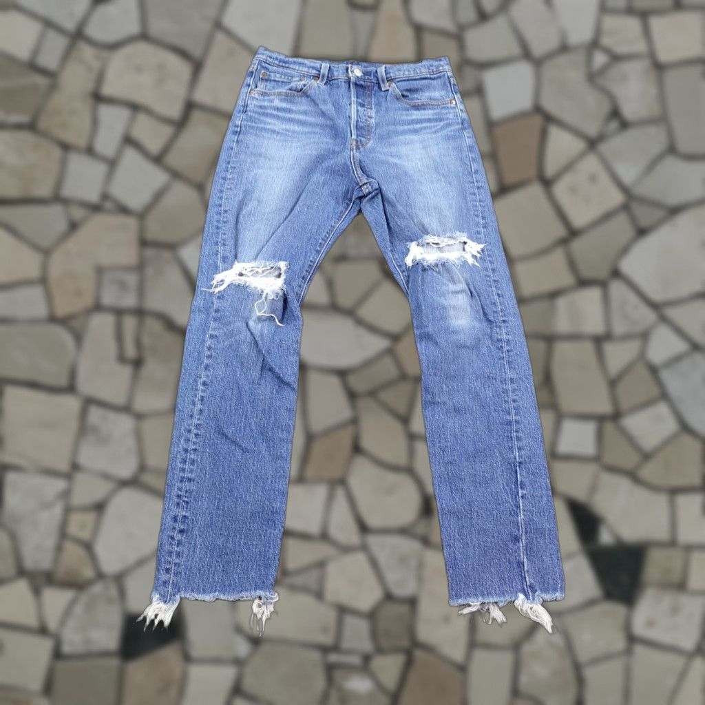 Levi's Levis Jeans Womens 28x28 Blue Denim 501 Button Fly Distressed Faded Frayed Hems Size 28" / US 6 / IT 42 - 1 Thumbnail