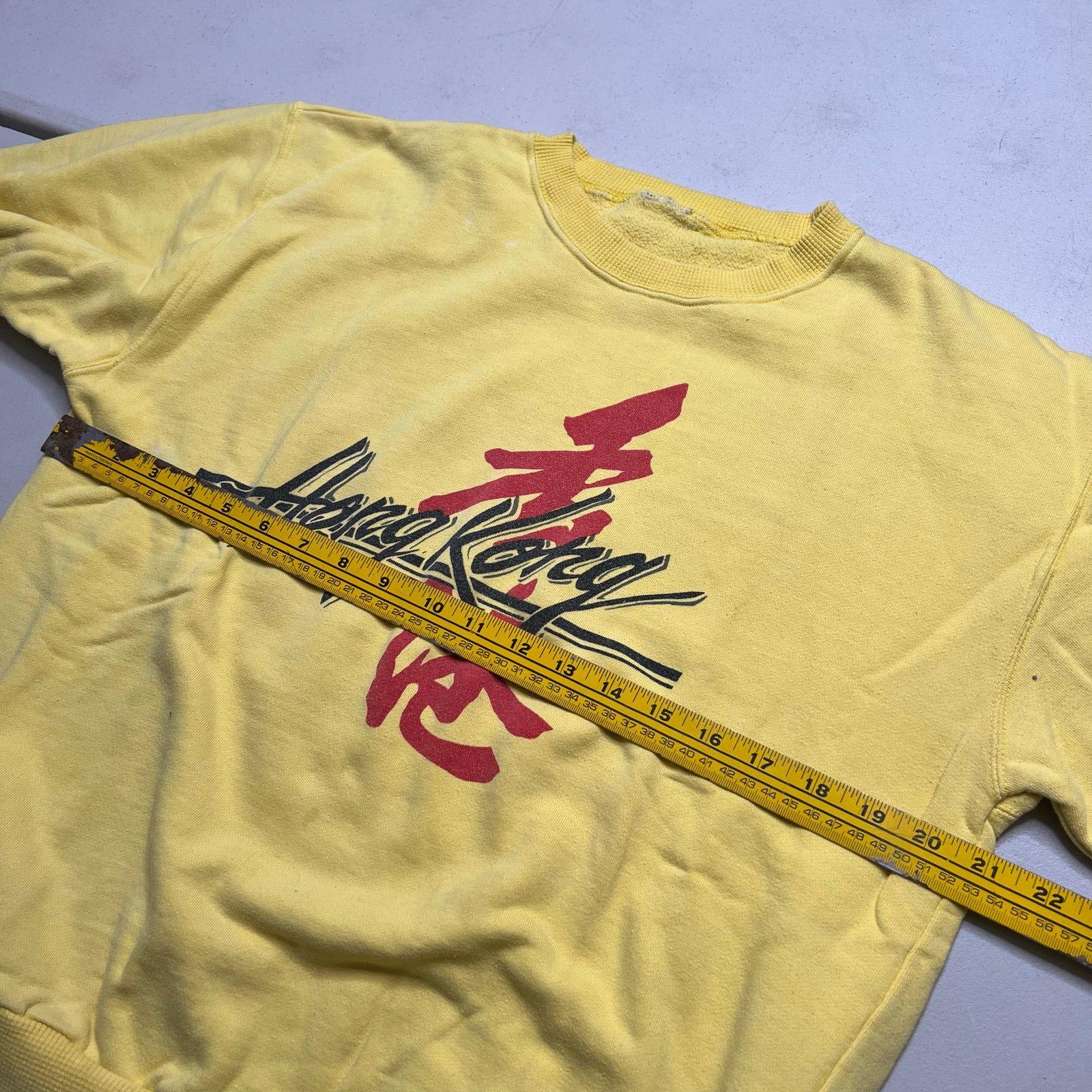 Vintage Vintage Hong Kong Graphic Sweatshirt Yellow Pullover L 80s Size US L / EU 52-54 / 3 - 6 Thumbnail