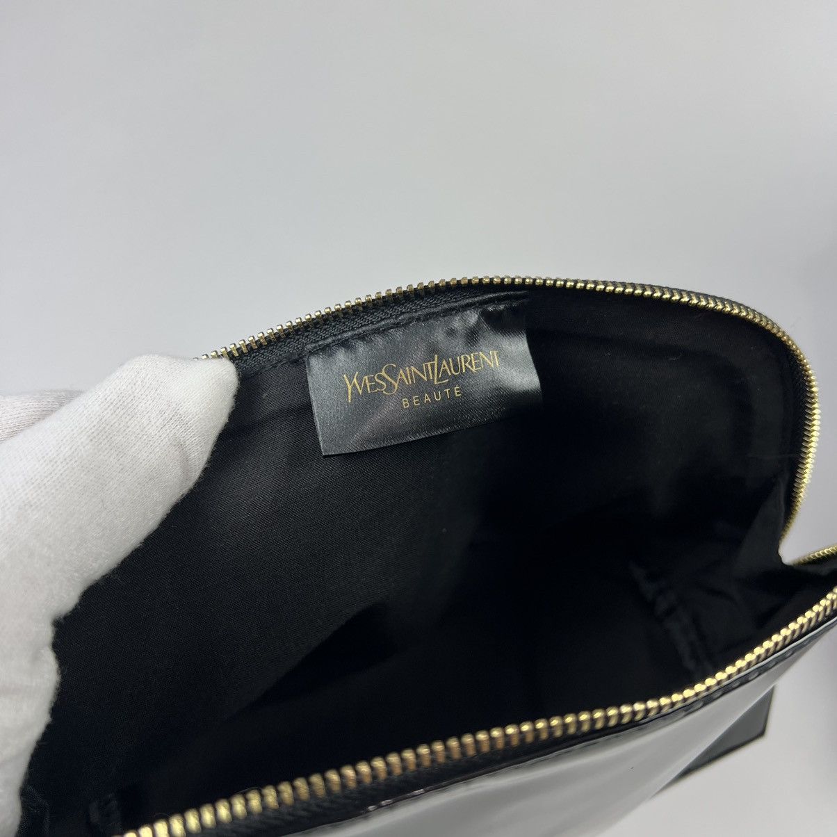 Yves Saint Laurent Yves Saint Laurent lacquered pouch Size ONE SIZE - 5 Thumbnail