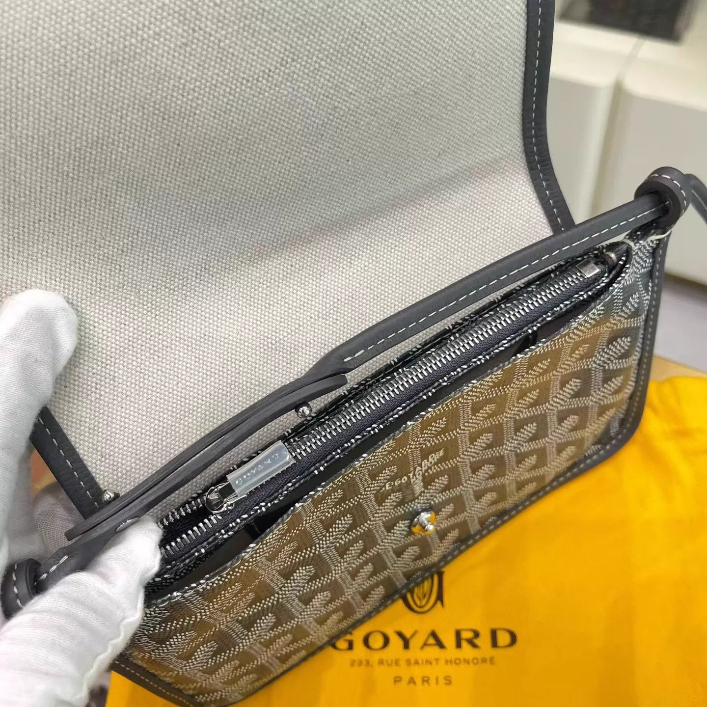 Goyard Goyard Plumet Gray Envelope Goyardine 20x14 cross AH281 Size ONE SIZE - 7 Thumbnail