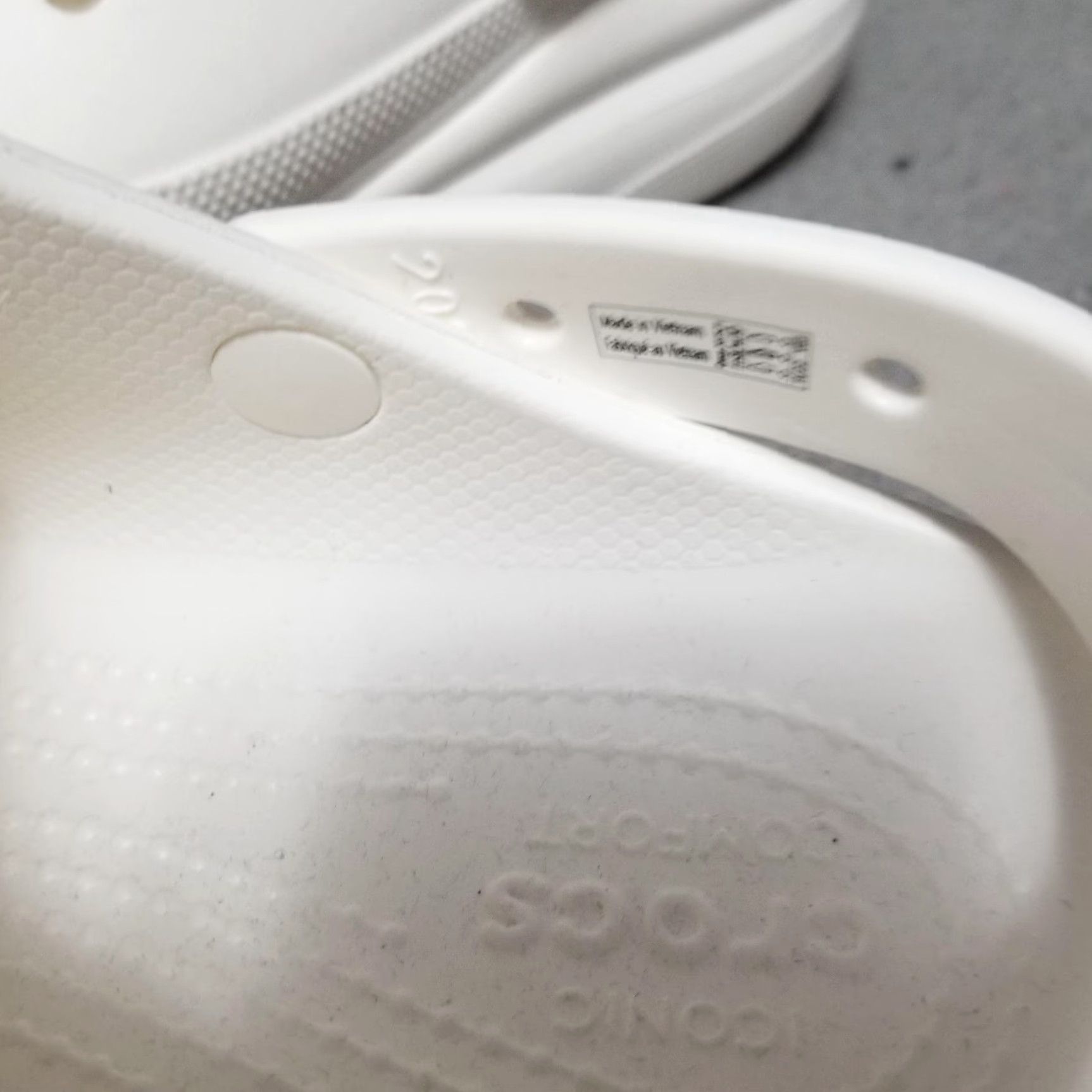Crocs CROCS Classic Clogs Mens Size 8 Womens Size 10 White Lightweight Foam Comfort Slip-On Size US 8 / IT 38 - 4 Thumbnail
