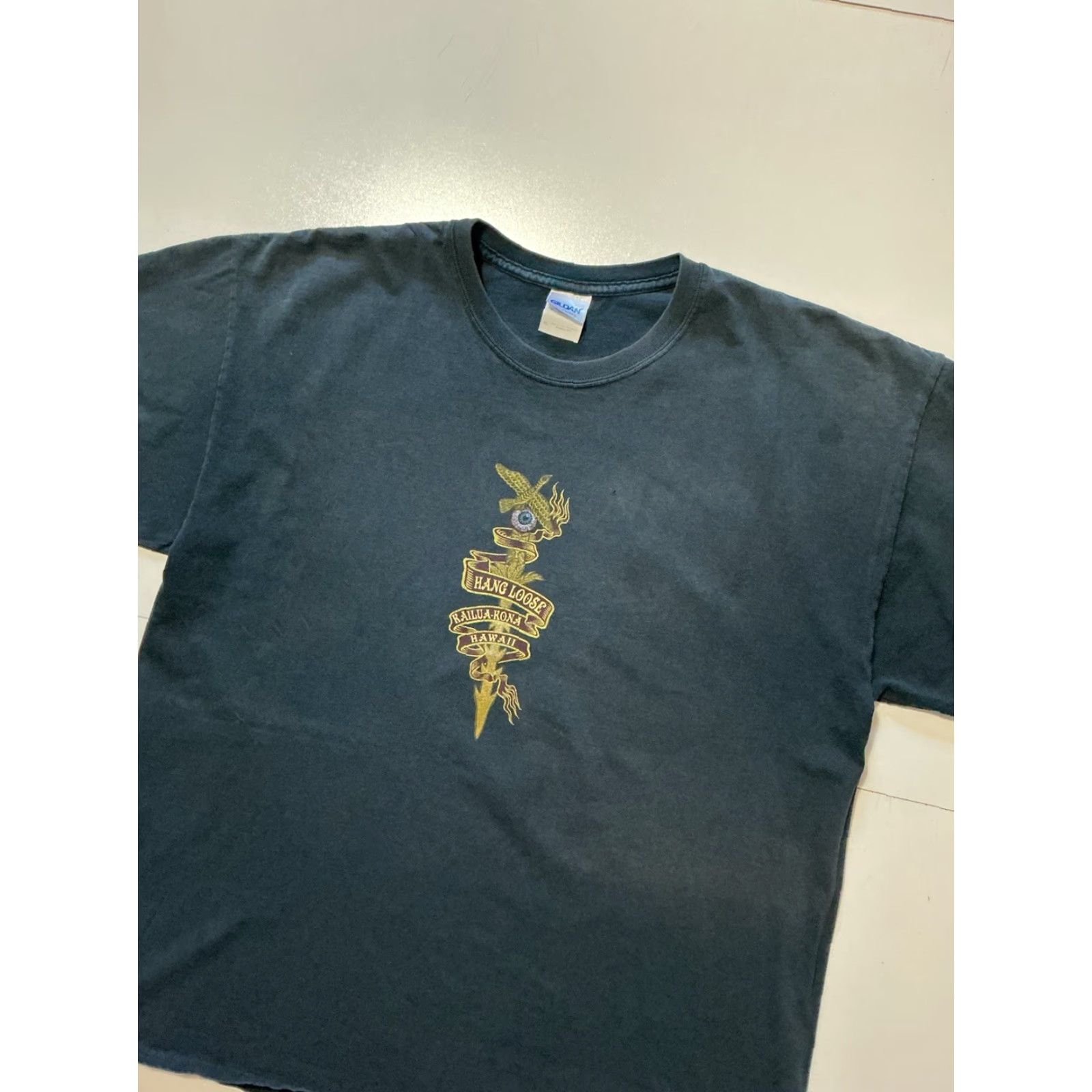 Gildan VINTAGE Hang Loose Kailua Kona Hawaii Tribal Hand Shaka Sign Eye Graphic Surf T-Shirt XL Size US XL / EU 56 / 4 - 4 Thumbnail