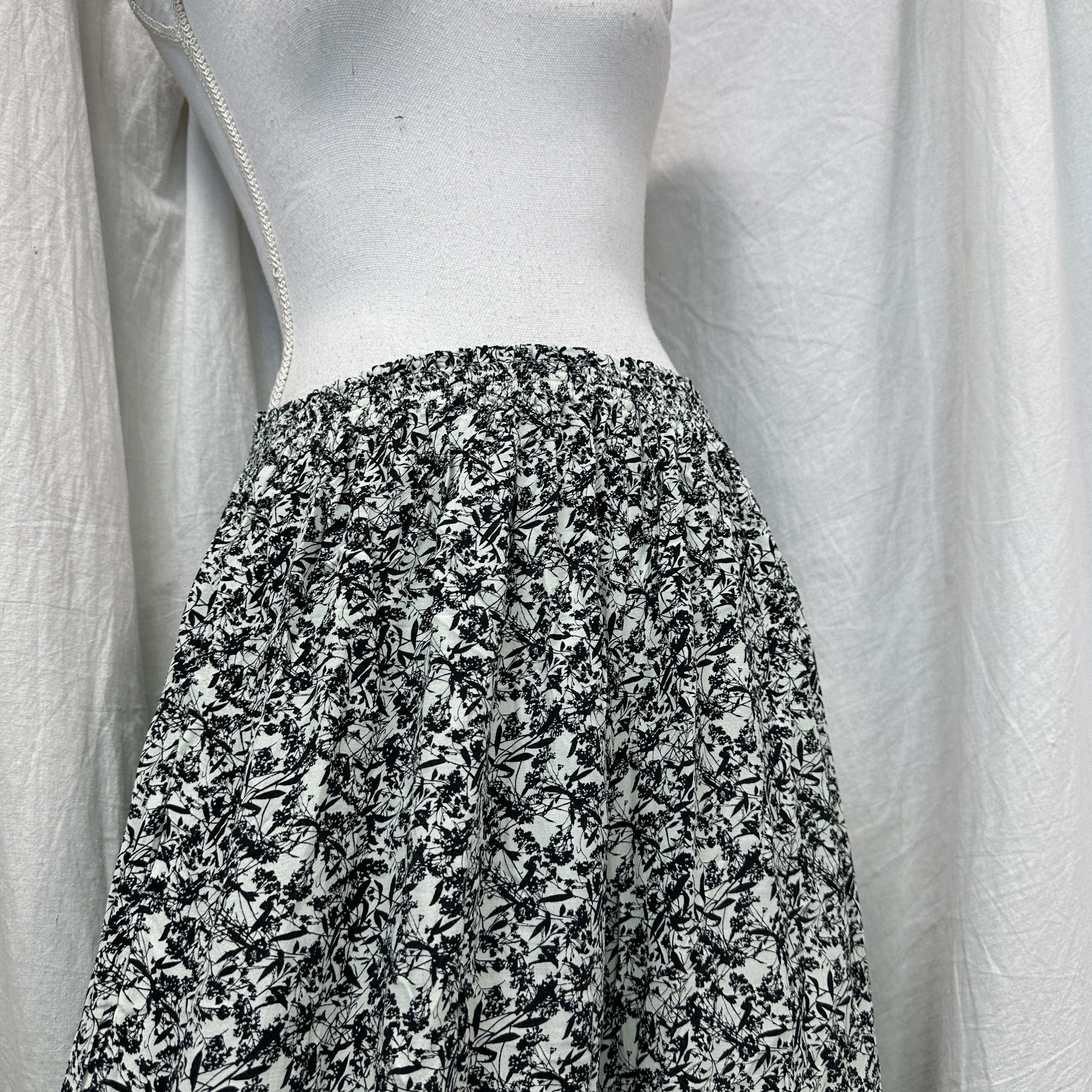 Vintage Vintage Streetwear Viscose Wide Leg Printed Pants 00s Size 26" / US 2 / IT 38 - 2 Thumbnail
