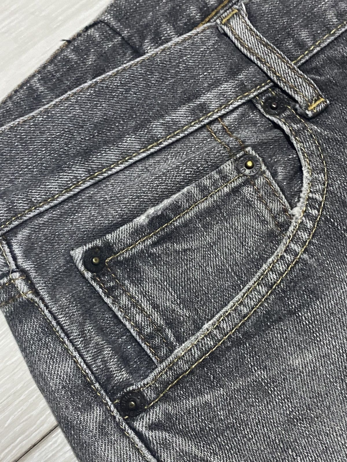 Uniqlo Vintage Uniqlo S003 Stone Wash Distressed Baggy Jeans Size US 37 - 7 Thumbnail