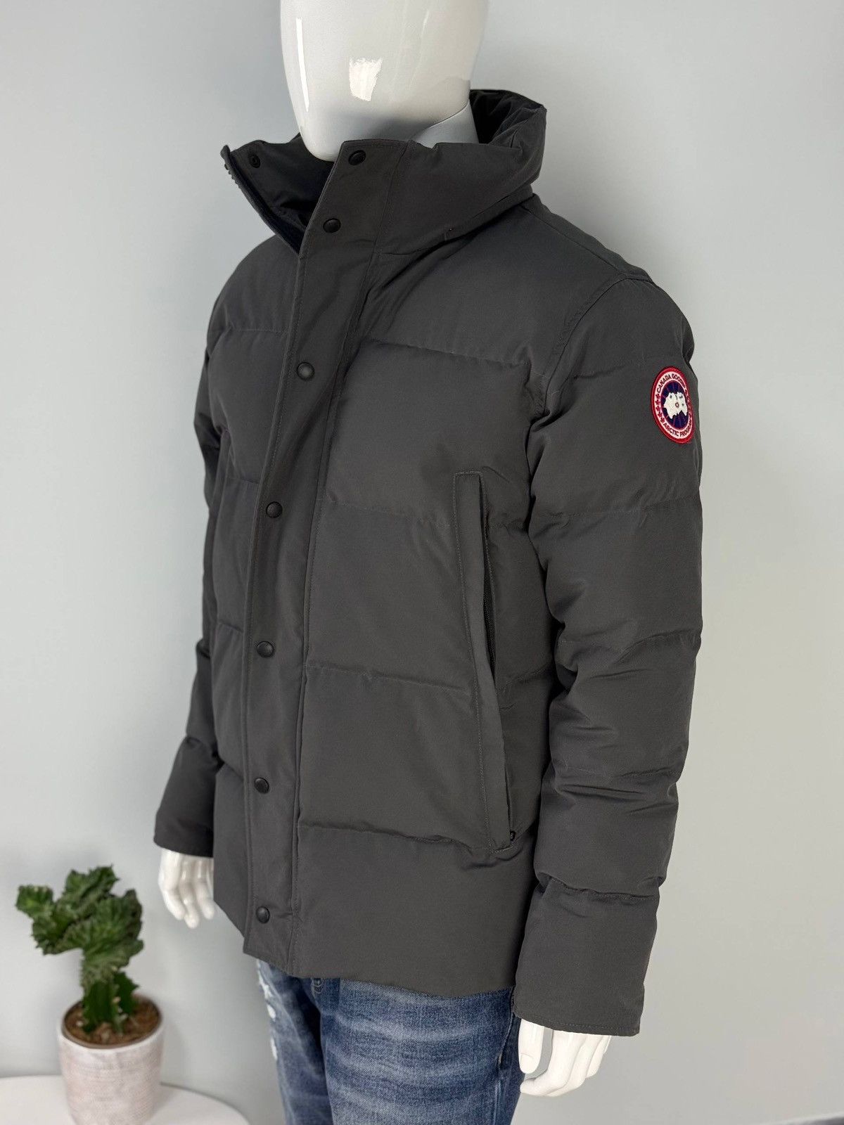 Canada Goose Canada Goose MacMillan Parka Graphite Size L Size US L / EU 52-54 / 3 - 2 Thumbnail