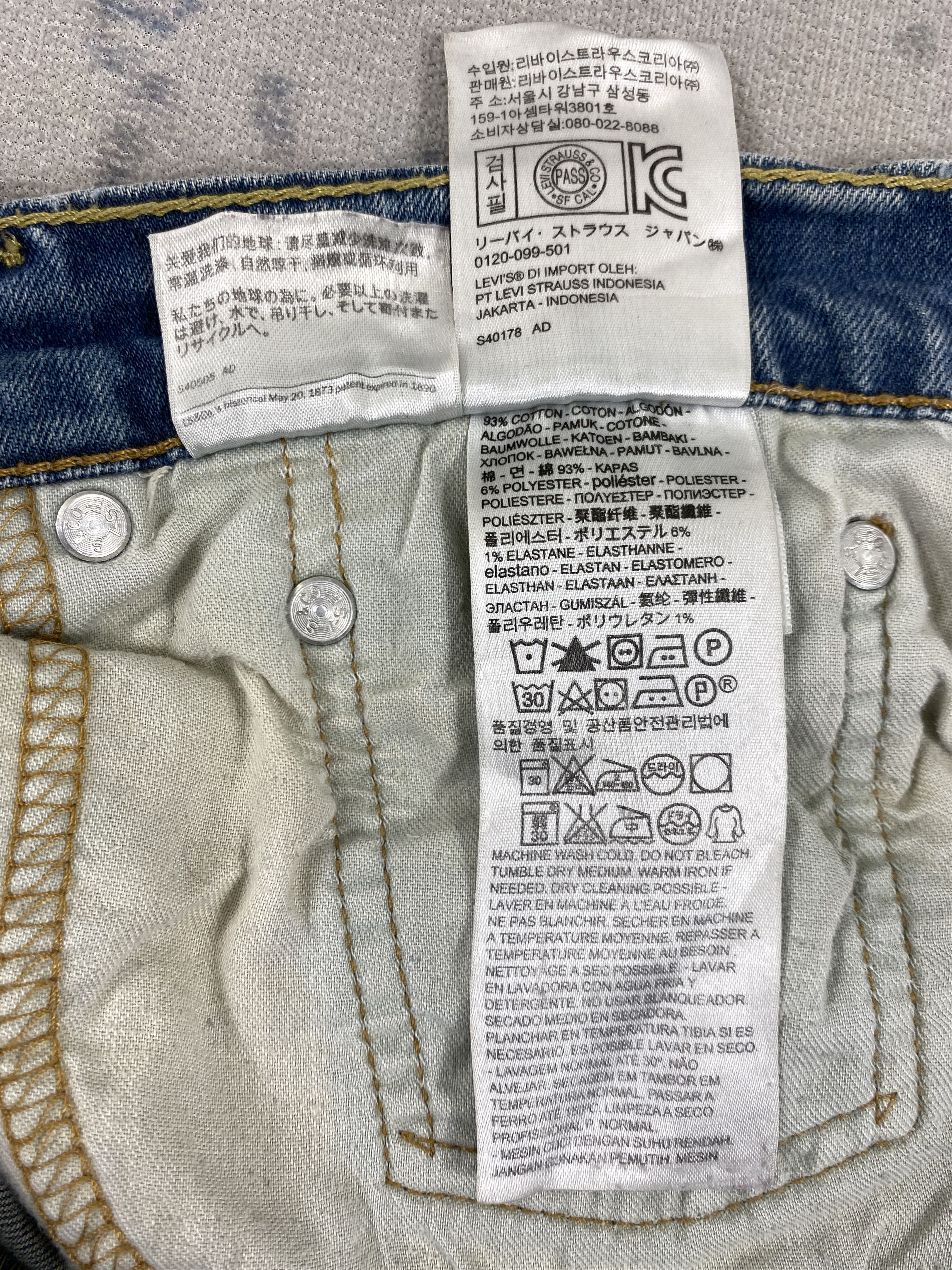 Levi's Light Wash Levi's 505 Jeans 33x28.5 Denim -SJ139 Size US 33 - 10 Thumbnail