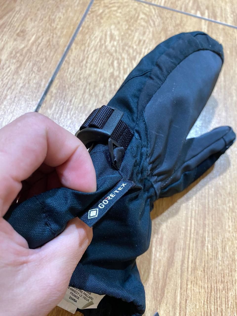 Dakine Gloves black Dakine x GORE-TEX vintage sportwear Y2K Size ONE SIZE - 14 Thumbnail