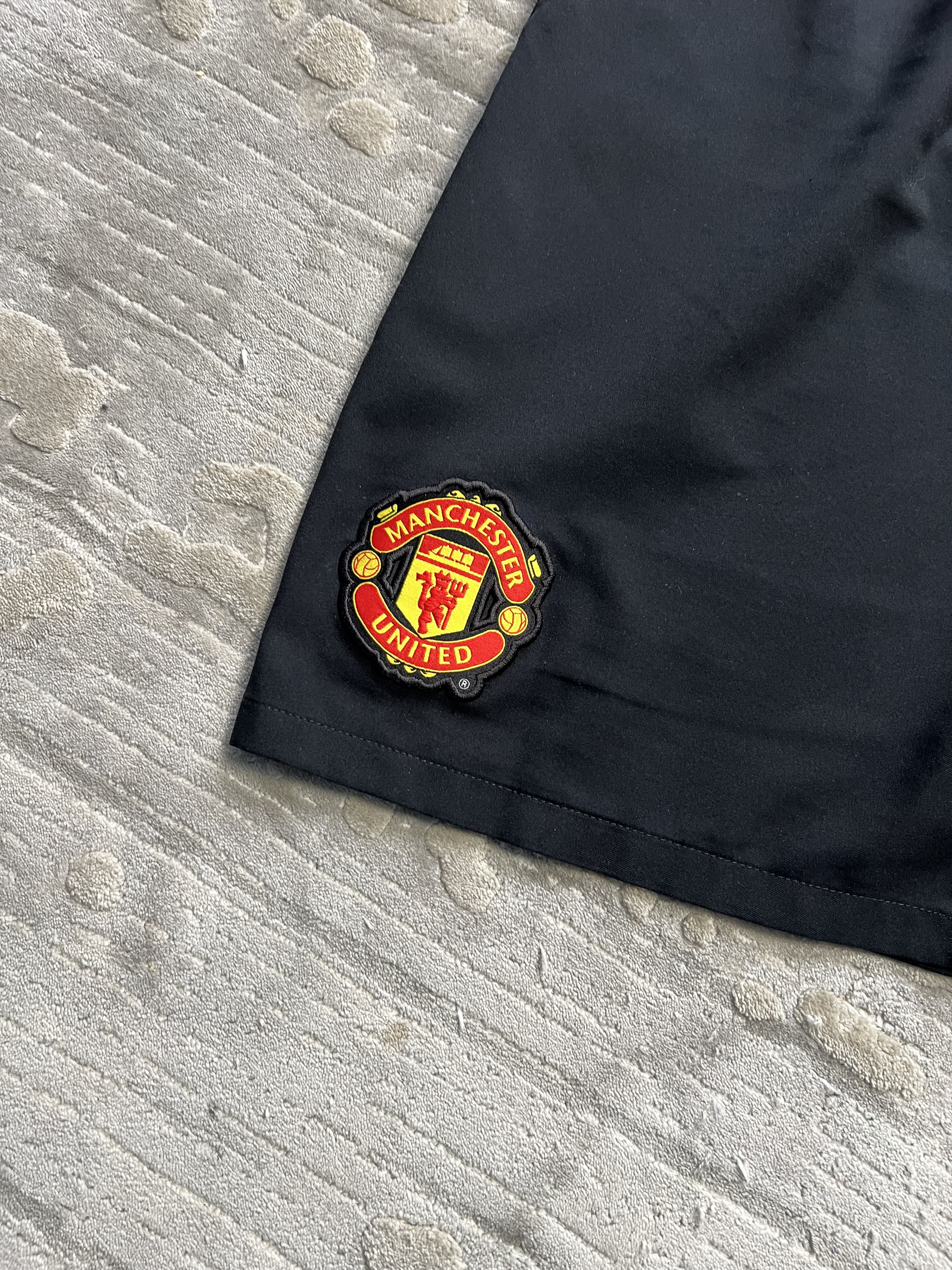 Nike Nikr mu manchester united vintage shorts VTG Size US 30 / EU 46 - 2 Thumbnail
