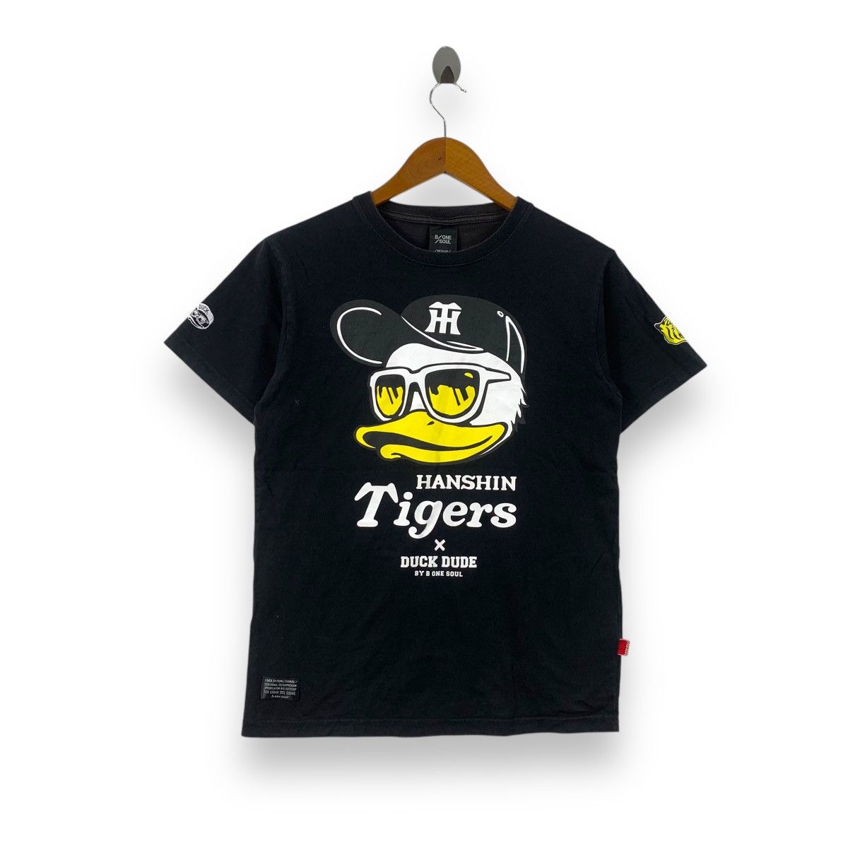 Japanese Brand HANSHIN TIGERS x DUCK DUDE B One Soul Baseball Tee Shirt Size US M / EU 48-50 / 2 - 1 Thumbnail