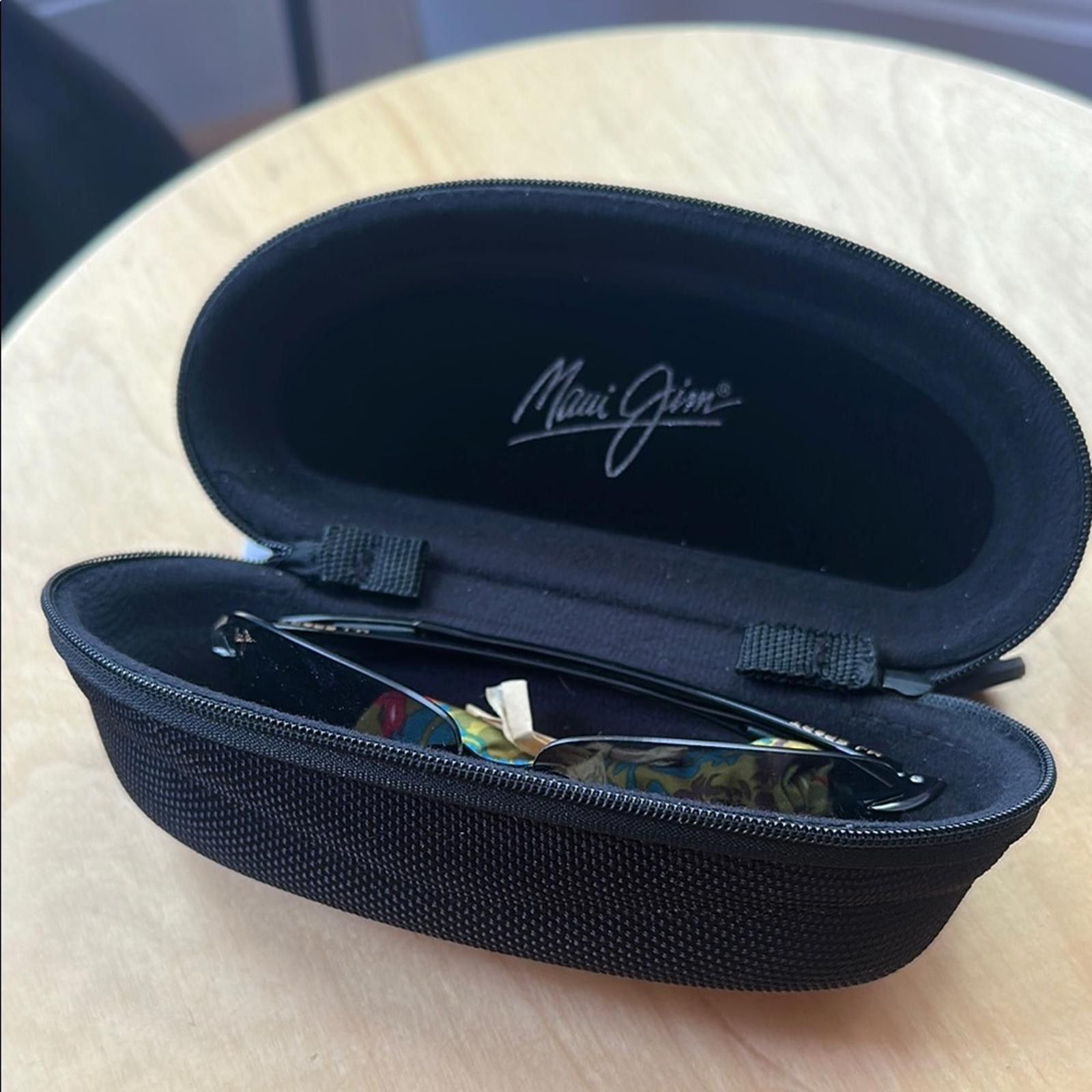 Maui Jim Maui Jim Breakwall Polarized Black Sunglasses with Case Size ONE SIZE - 2 Thumbnail