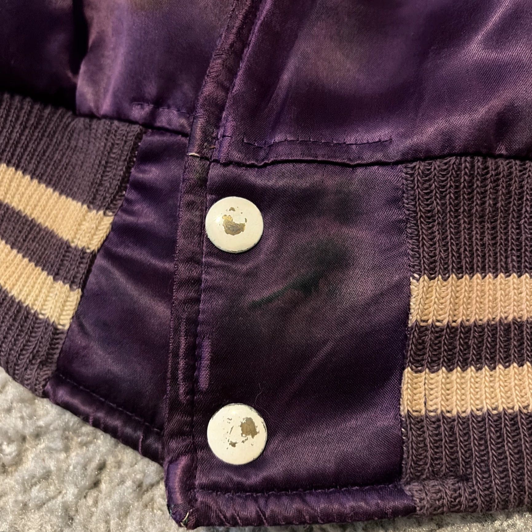Vintage VINTAGE Wildcats “W” Purple Gold Reversible Wool Satin Varsity Letter Jacket L Mens Size US L / EU 52-54 / 3 - 7 Thumbnail