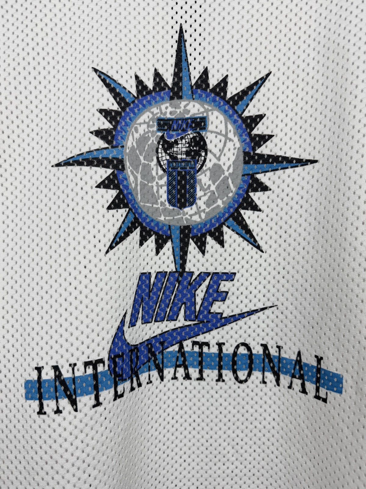 Nike Nike International vintage 90s big logo training jacket Size US L / EU 52-54 / 3 - 10 Thumbnail