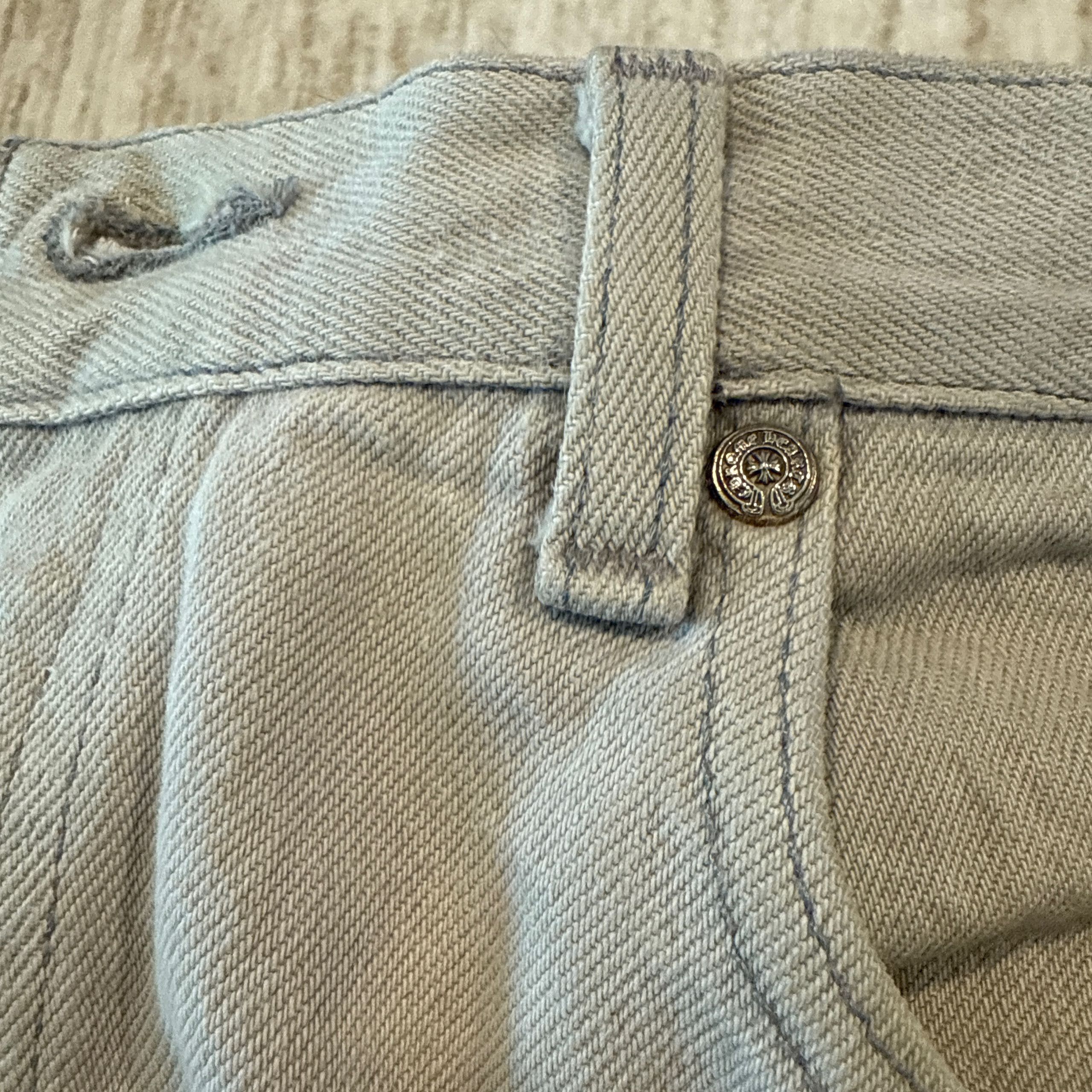 Chrome Hearts Chrome Hearts × Levi’s 501, Lambskin Cross Patch, Light Grey Size US 33 - 13 Thumbnail