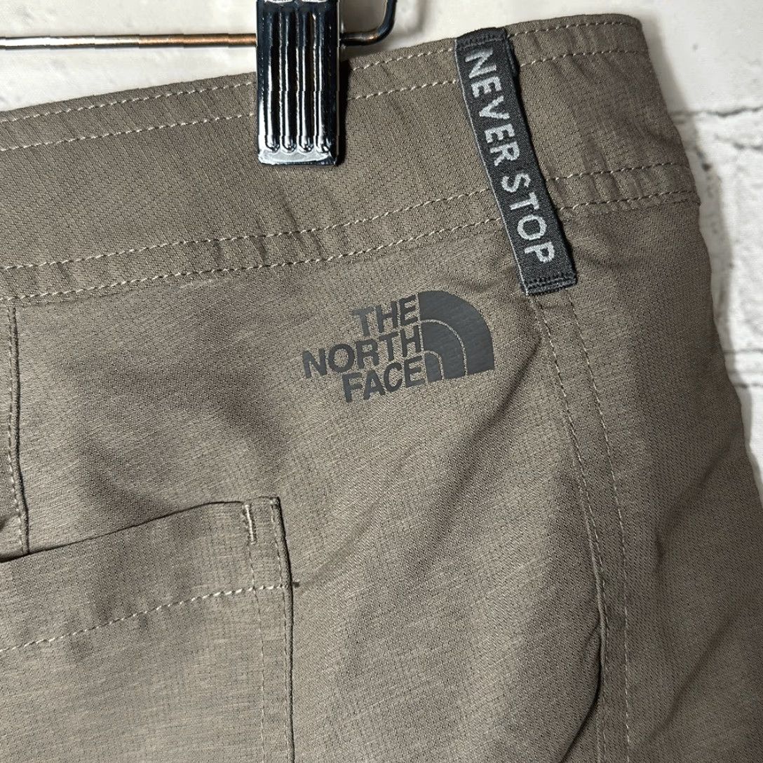 The North Face VINTAGE The North Face Womens Never Stop Cargo Shorts Sz 12 Military Utility Tan Womens 12 Tan Cargo Shorts Size 34" / US 12 / IT 48 - 4 Thumbnail