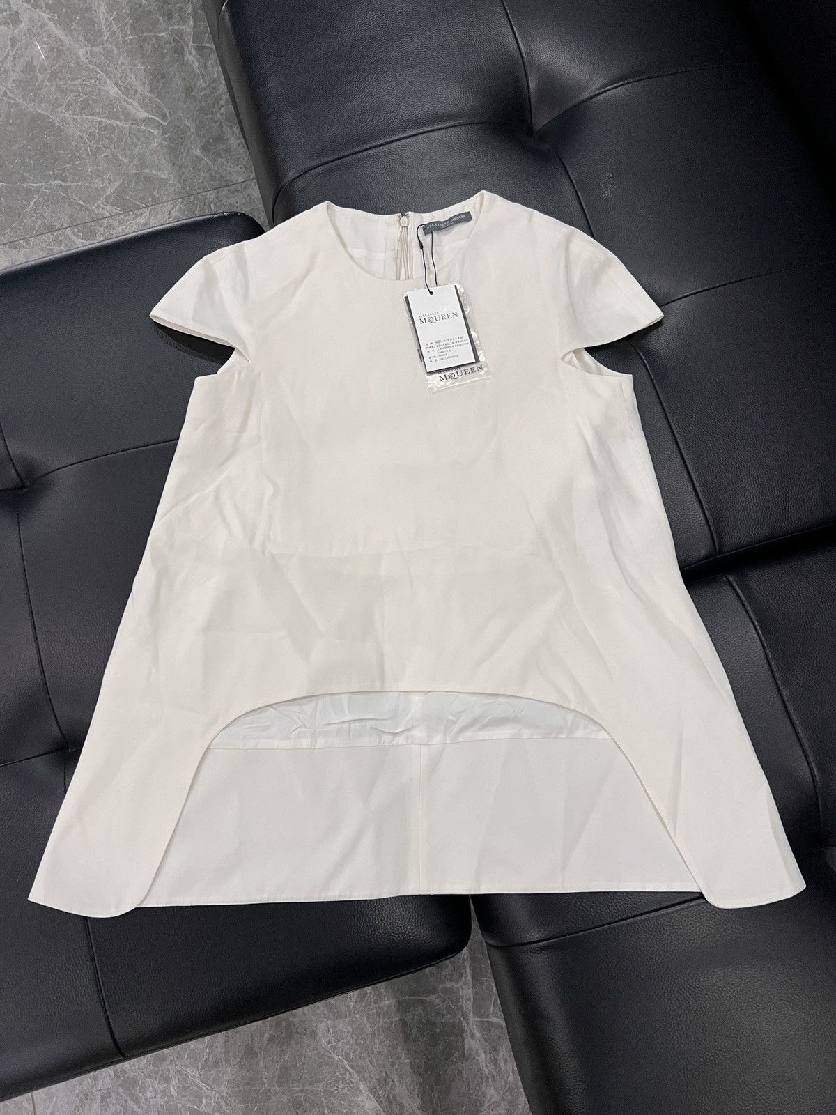 Alexander McQueen Alexander McQueen Asymmetric Ruffle Hem Top Size S / US 4 / IT 40 - 1 Thumbnail