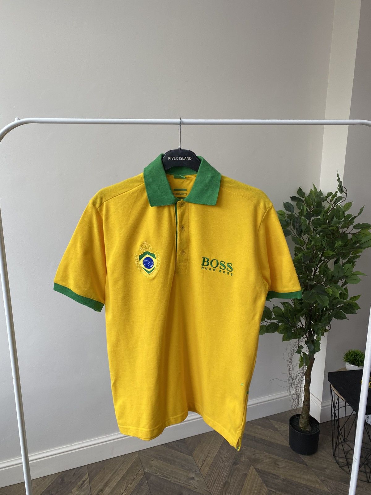 Hugo Boss × Vintage Vintage Hugo Boss Brazil Embroidered Yellow Green Polo Size US L / EU 52-54 / 3 - 1 Thumbnail