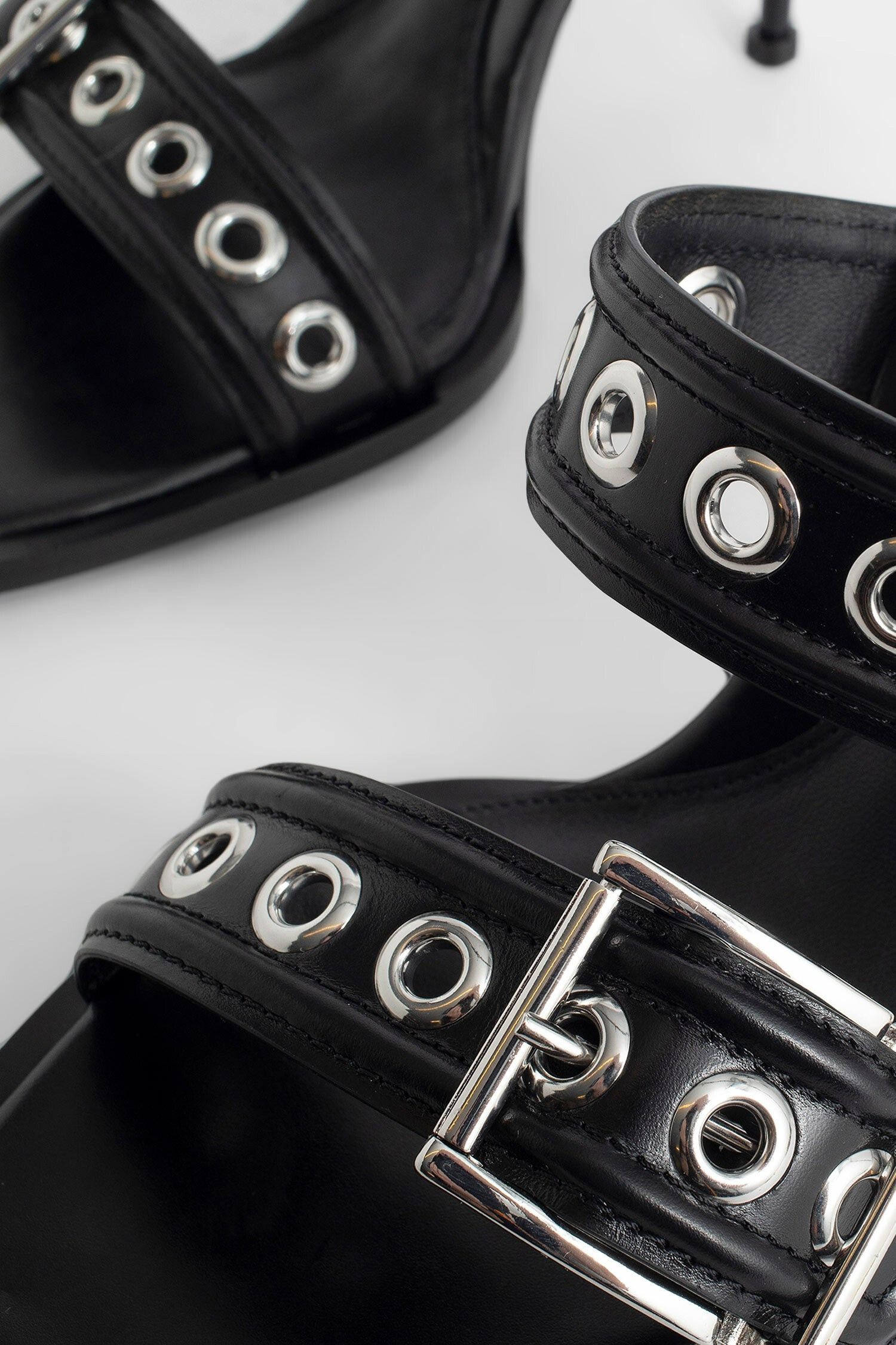 Alexander McQueen o1y0225 Sandals in Black Size US 8 / IT 38 - 6 Thumbnail