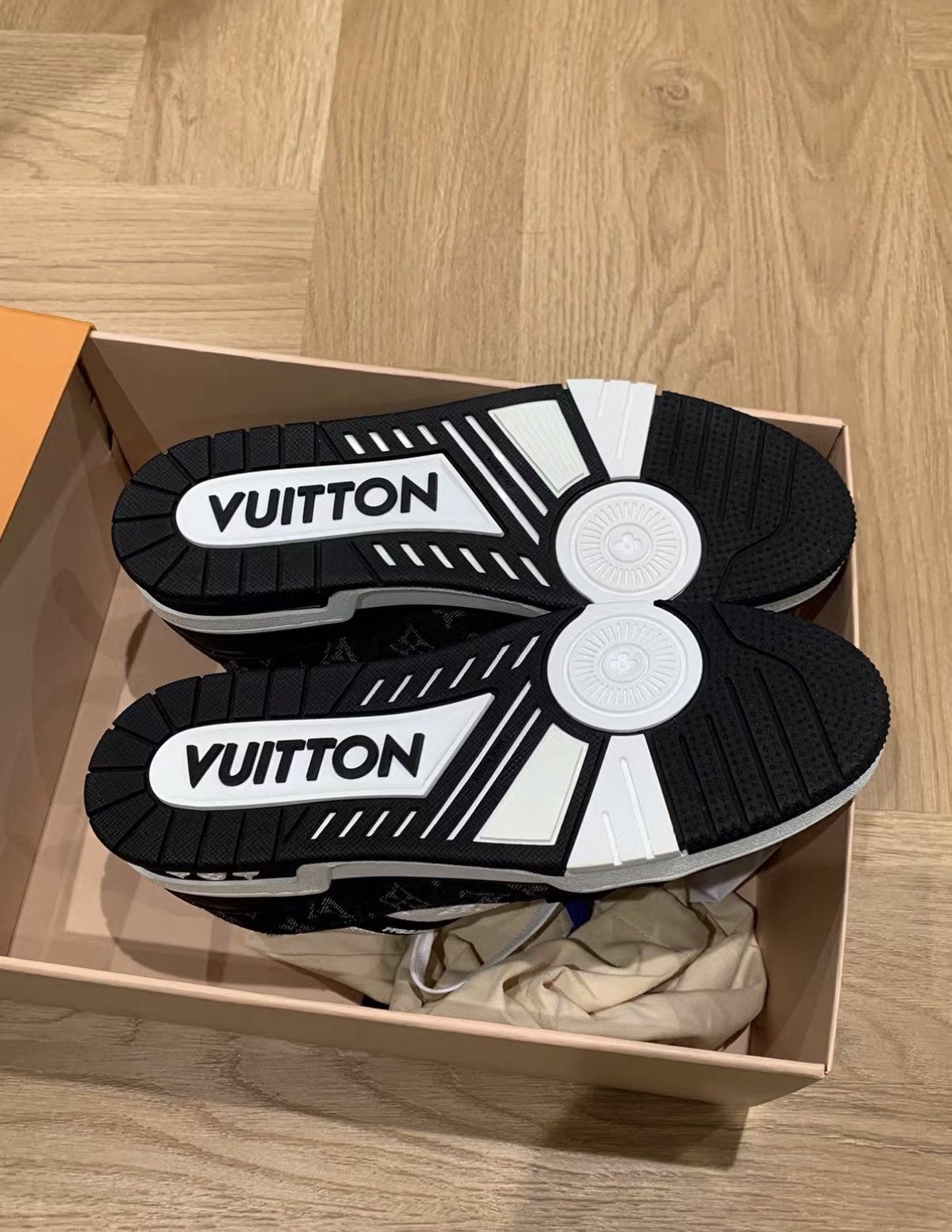 Louis Vuitton Louis Vuitton Trainer Black Denim J42 Size US 10.5 / EU 43-44 - 4 Thumbnail