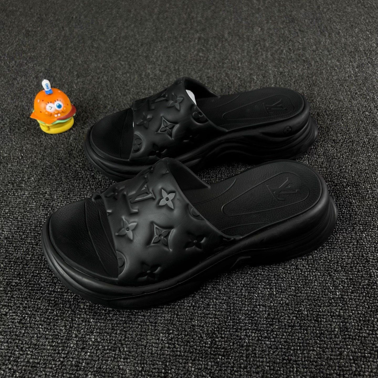 Louis Vuitton Louis Vuitton Black Monogram Slippers Size 38 Size US 7.5 / IT 37.5 - 1 Thumbnail