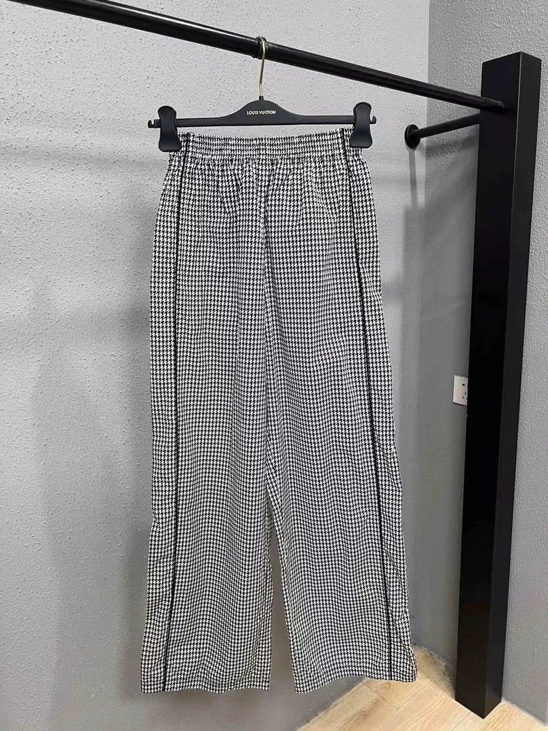 Balenciaga Balenciaga size XS Houndstooth sweatpants Size US 27 - 1 Thumbnail