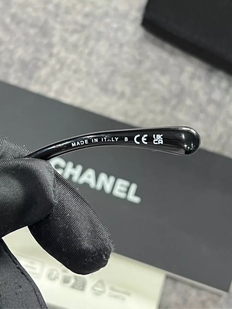 Chanel Chanel Black and white side rhinestone slogan sunglasses Size ONE SIZE - 8 Thumbnail