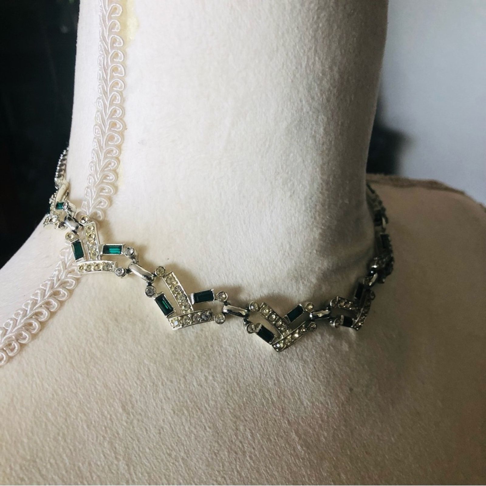 Vintage Vintage mid century emerald baguette rhinestone necklace Size ONE SIZE - 3 Thumbnail
