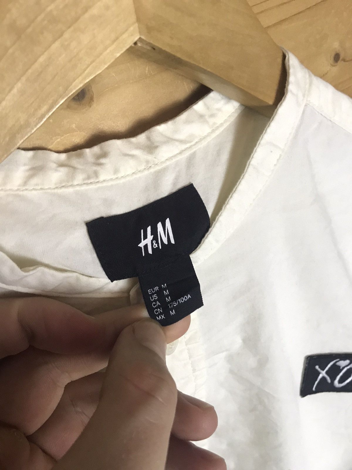 The Weeknd XO x H&M shirt Size US M / EU 48-50 / 2 - 6 Thumbnail