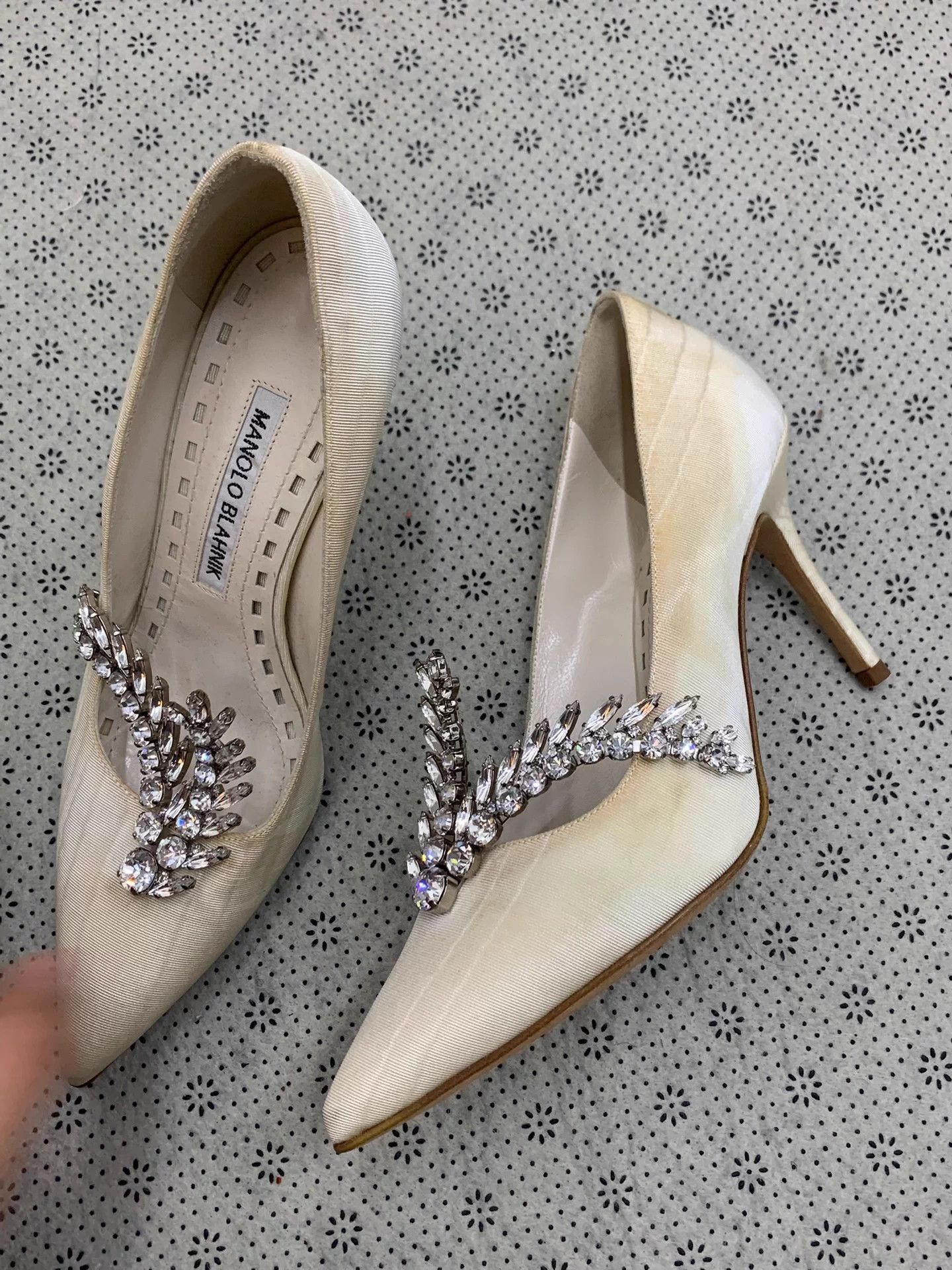 Manolo Blahnik New Manolo Blahnik Beige Wheat Crystal Heels 35 Size US 4 / IT 34 - 2 Thumbnail