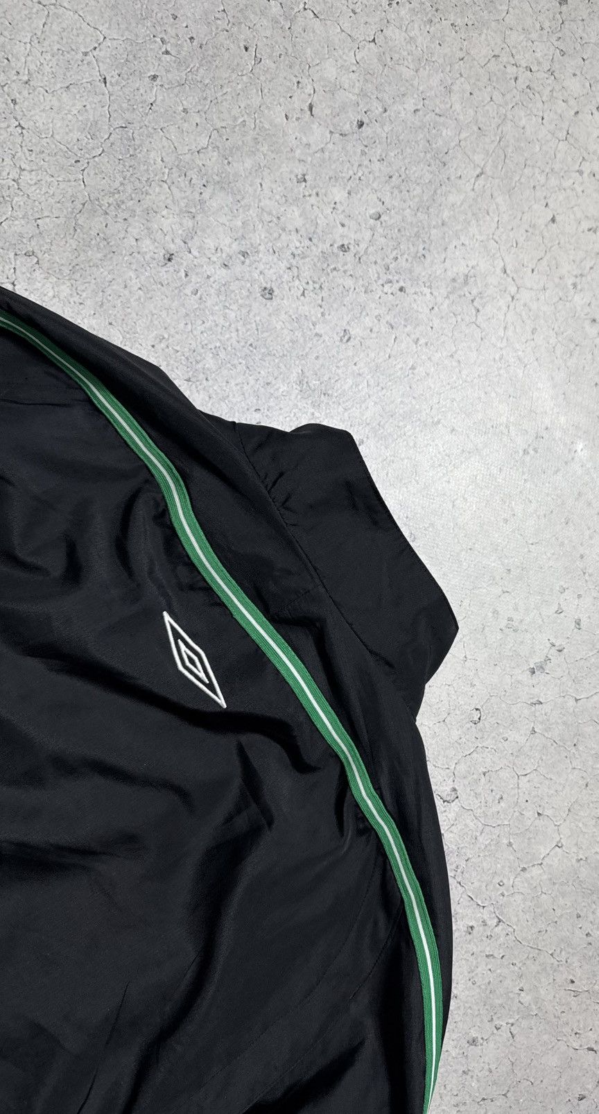 Umbro Umbro FC Celtic Vintage Nylon Football Track Jacket Soccer Size US L / EU 52-54 / 3 - 11 Thumbnail