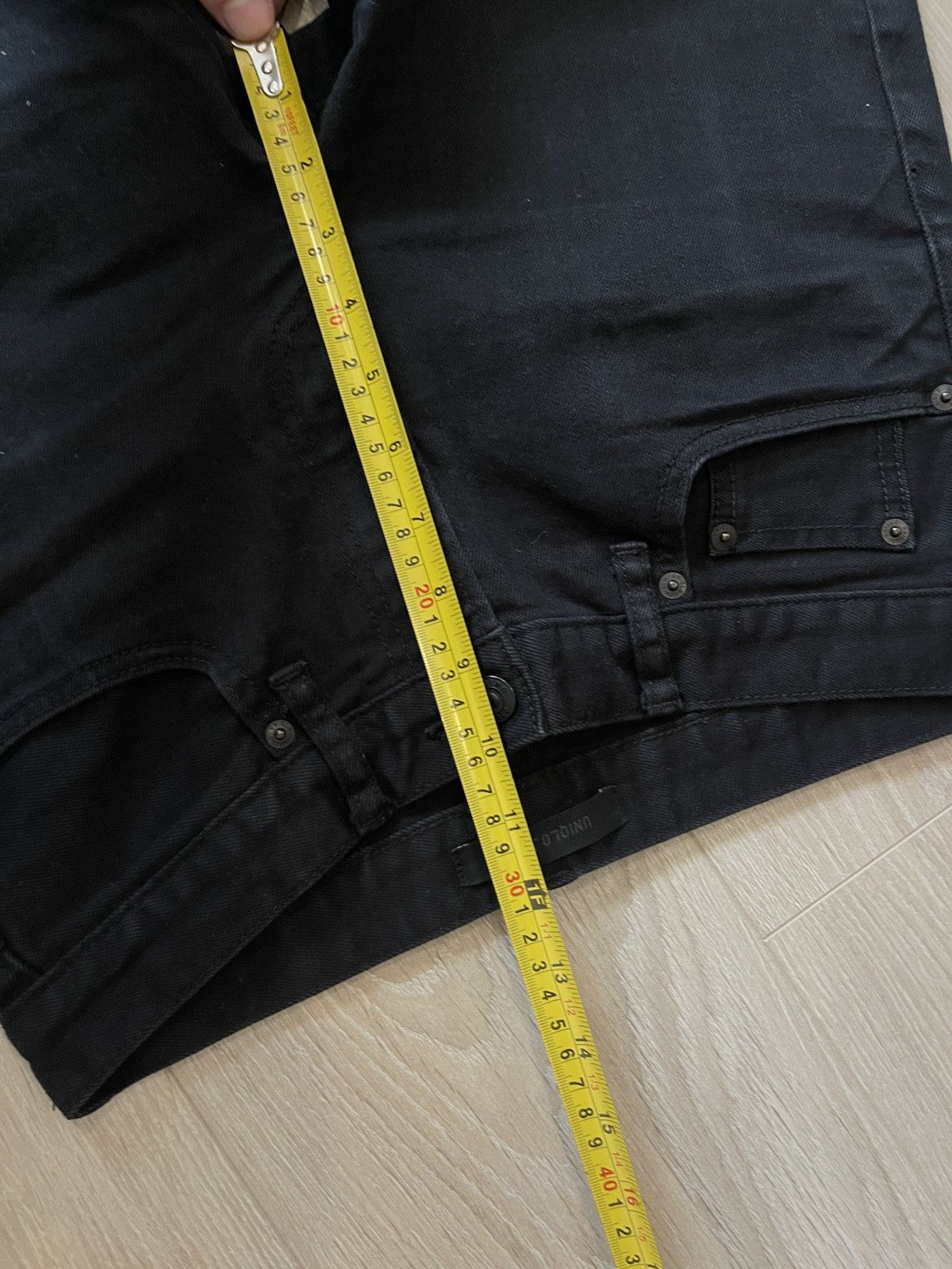 Designer × Uniqlo Uniqlo black men’s jeans denim 29 Size US 29 - 10 Thumbnail