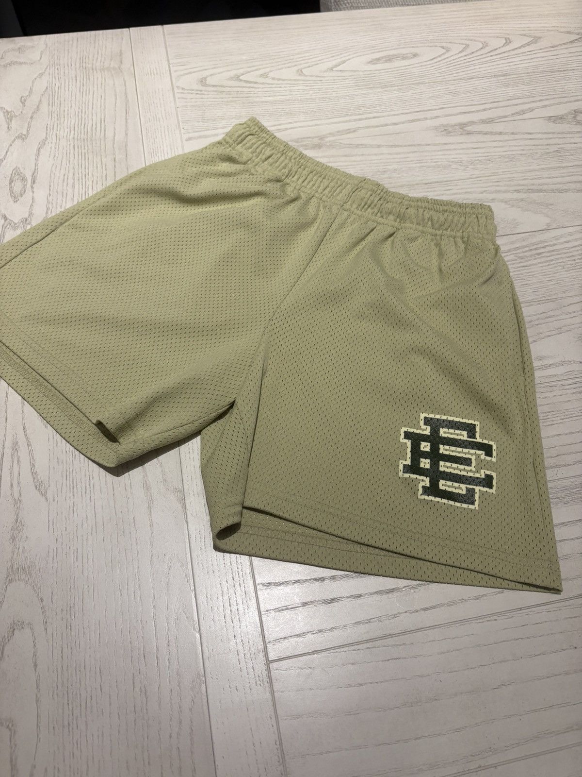 Eric Emanuel Eric Emanuel Beige Shorts - Medium Size US 32 / EU 48 - 1 Thumbnail