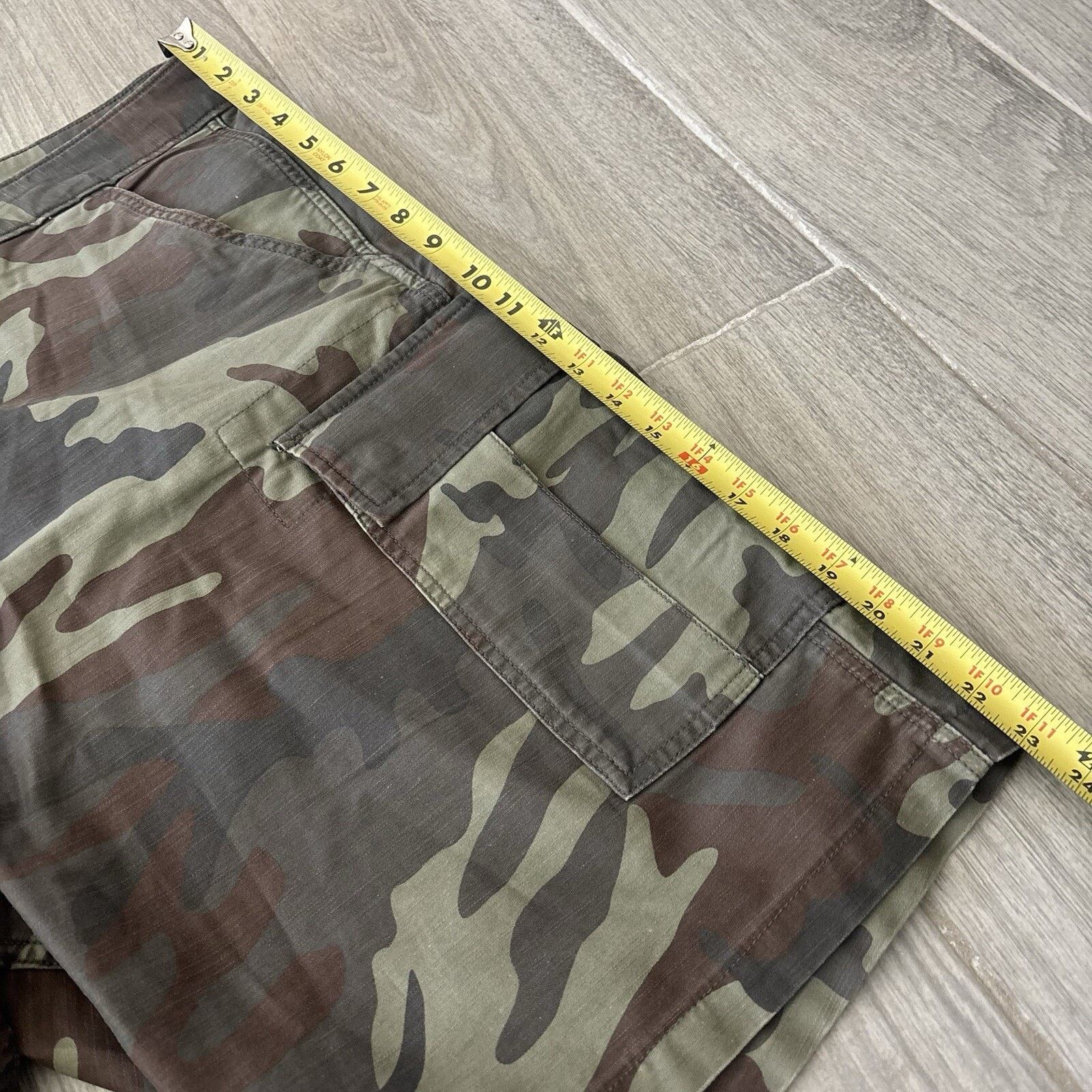 Levi's Levi’s Carrier Cargo Camo 9” Shorts Men’s 42 Dark Phalarope Size US 42 / EU 58 - 11 Thumbnail