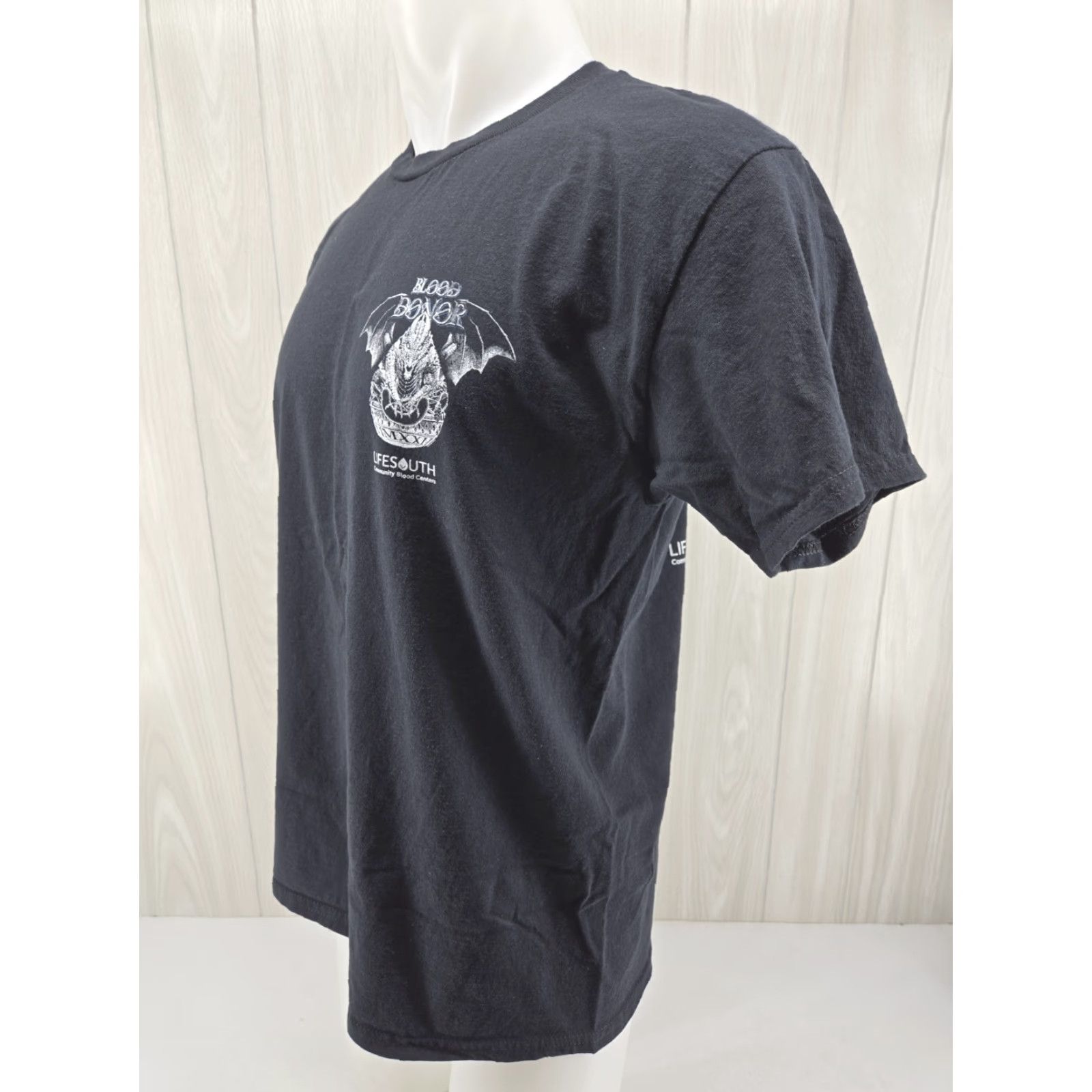 Gildan DRAGON CON BLOOD DONOR ATLANTA 2022 T-SHIRT ADULT LARGE T-Shirt Black Cotton Gildan Men Short Sleeve Crew Neck Regular Vintage: No Event Theme 90s? Size US L / EU 52-54 / 3 - 4 Thumbnail