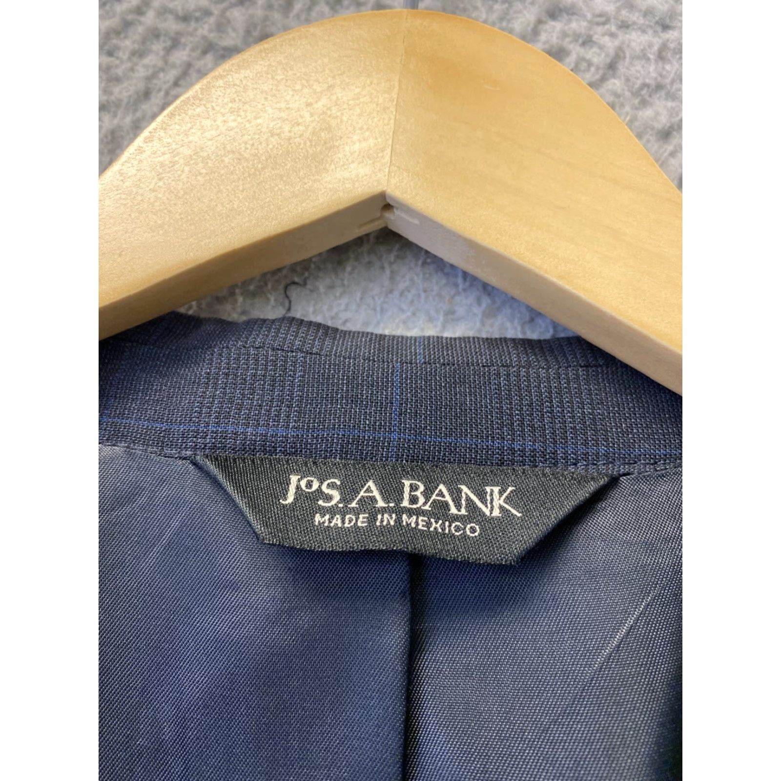 Jos. A. Bank Jos. A. Bank Plaid Wool Blazer Men’s 2 Buttons Jacket Gray / 86-80 Shirt? Size 42R - 3 Thumbnail