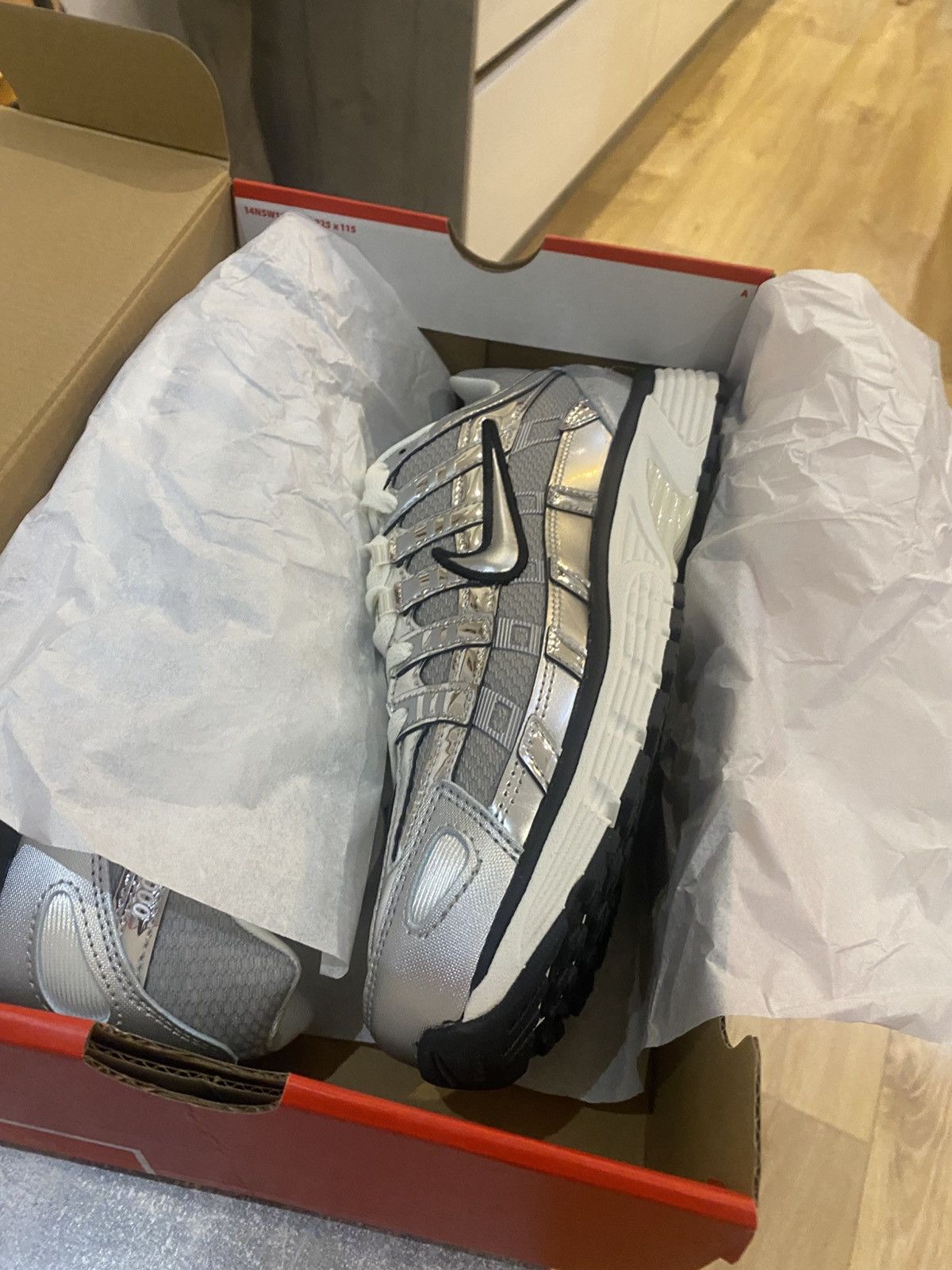 Nike Nike P6000 Metallic Silver Size US 10 / EU 43 - 4 Thumbnail
