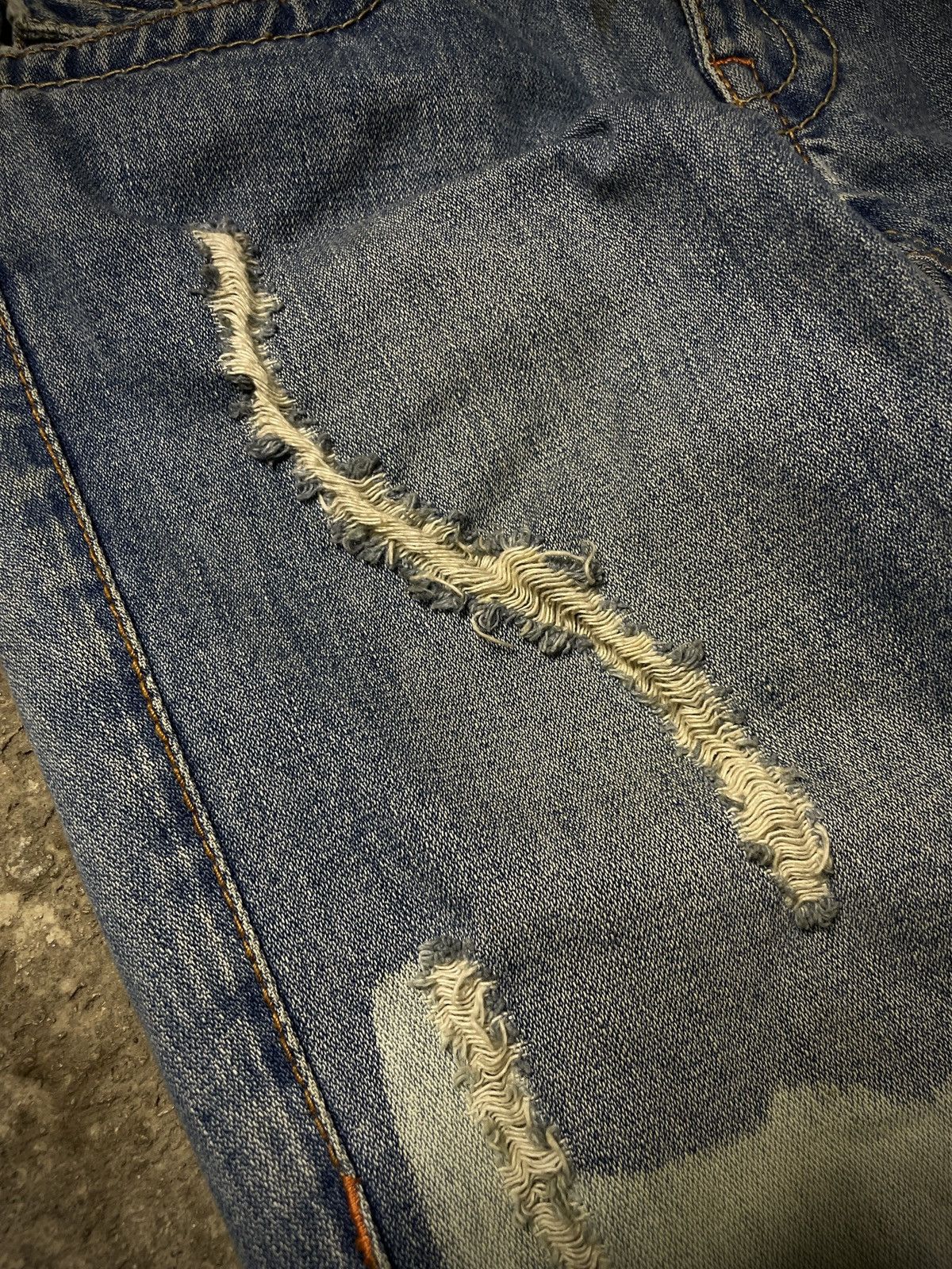 True Religion 2000’s True Religion - Distressed Flared Pants Size US 29 - 7 Thumbnail