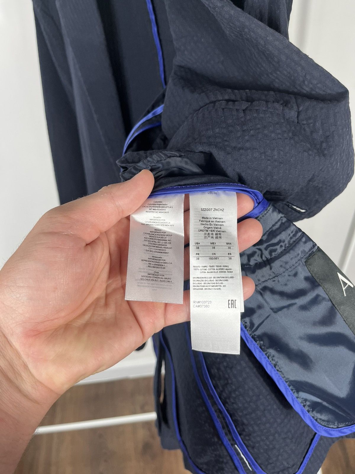 Armani Exchange Armani Exchange Navy Blazer M 180/96Y Textured Lightweight Size US M / EU 48-50 / 2 - 7 Thumbnail
