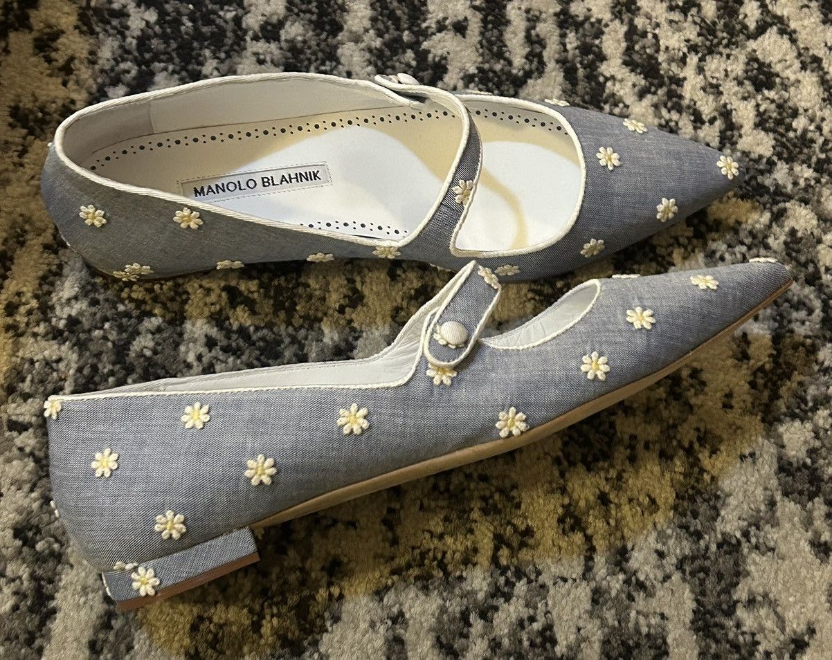 Manolo Blahnik Manolo Blahnik White Campari Embroidered Chambray Mary Jane Size US 8.5 / IT 38.5 - 4 Thumbnail