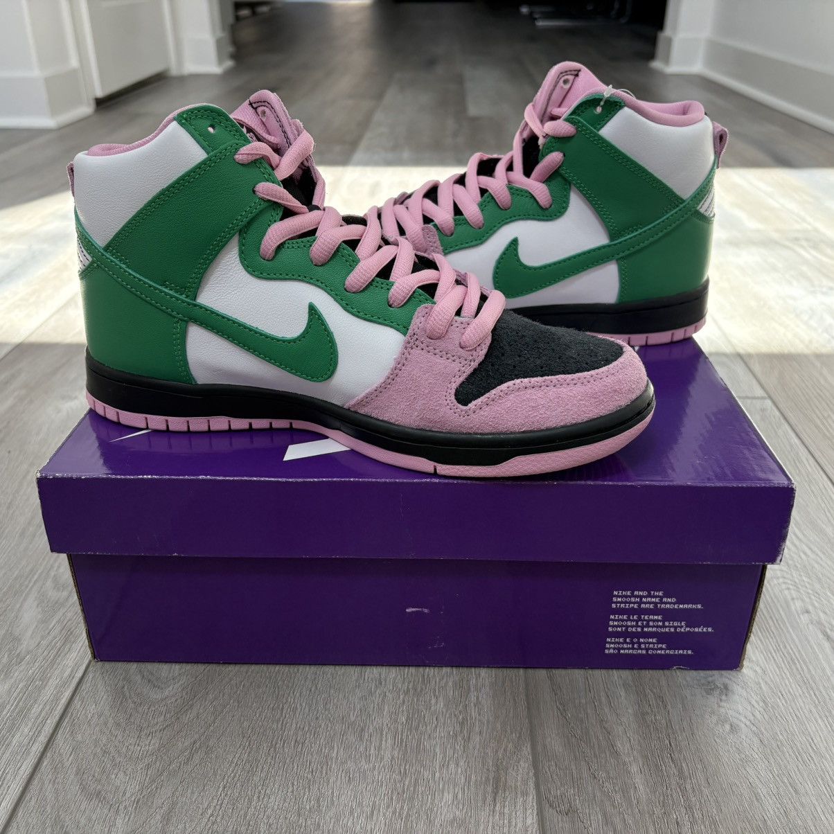 Nike SB NEW Nike Invert Celtics Dunks Size US 9 Size US 9 / EU 42 - 18 Thumbnail