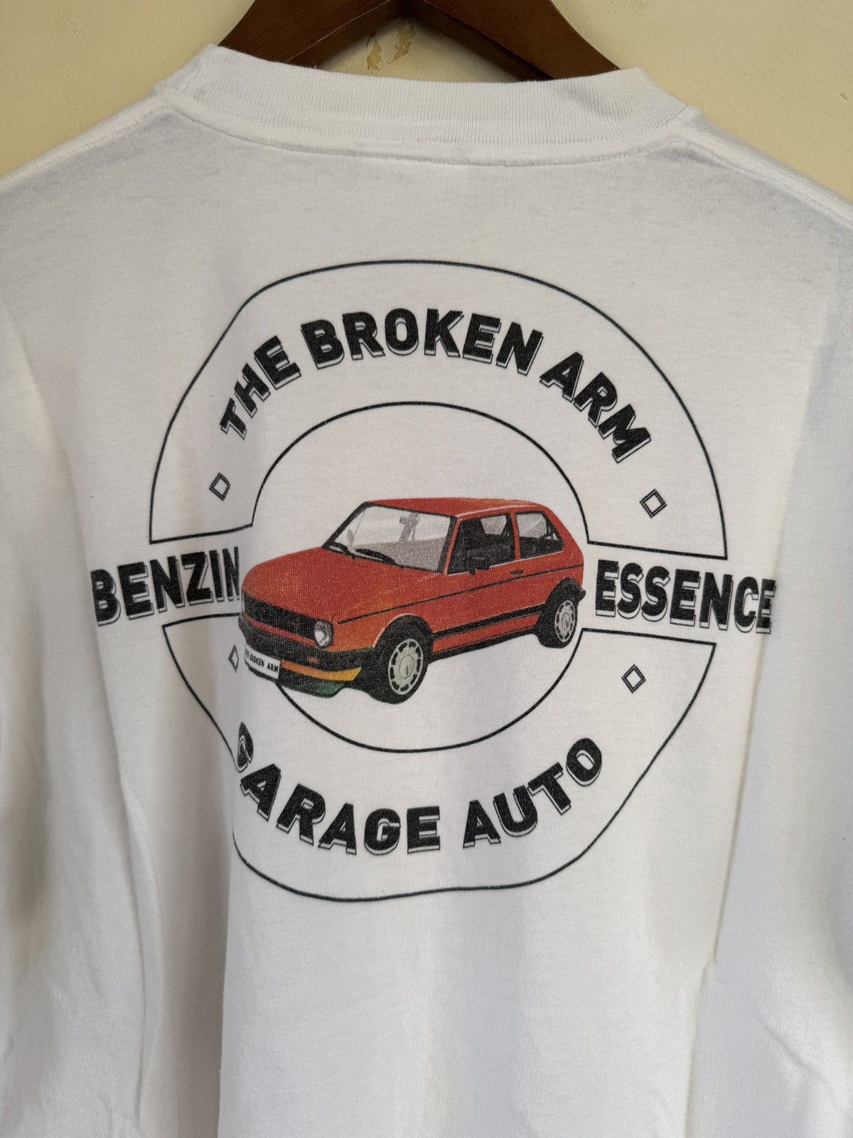 Kar *RARE* KAR L’ART DE L’AUTOMOBILE THE BROKEN ARM T SHIRT Size US M / EU 48-50 / 2 - 2 Thumbnail