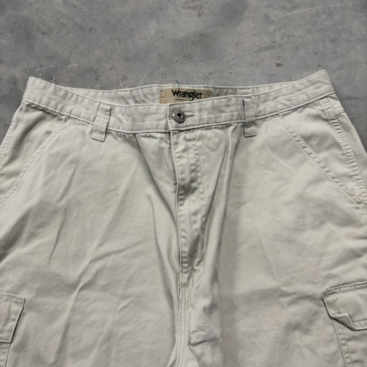 Japanese Brand × Vintage Crazy Vintage Y2K/2000s Baggy White Streetwear Skater Cargo Shorts! Size US 38 / EU 54 - 2 Thumbnail