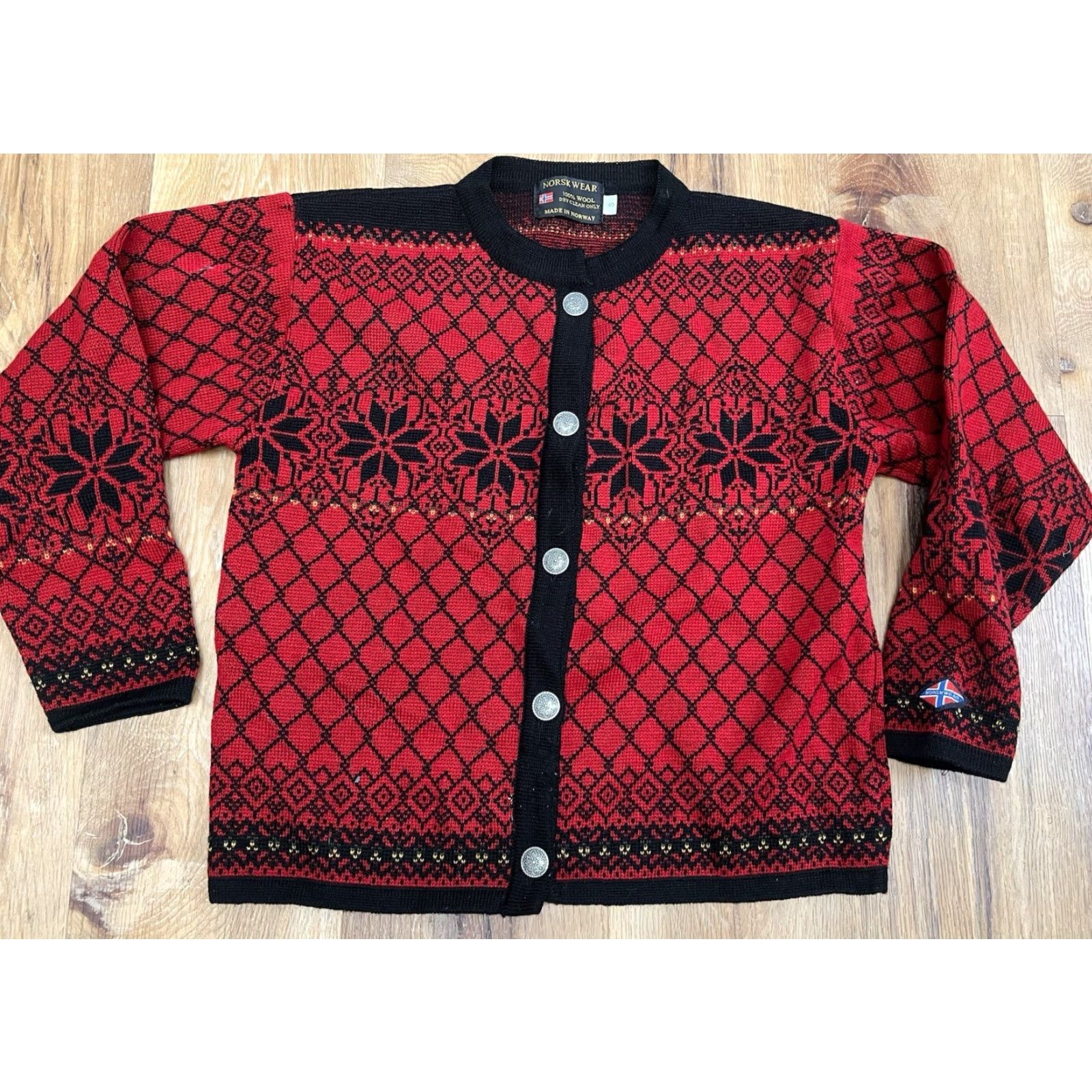 Vintage VINTAGE Norsk Wear Womens Sweater Cardigan Knit Wool Red Small Long Sleeve Crew Neck Casual 100% Wool Fair Isle Button Decor 1970s 80s Womens Size S / US 4 / IT 40 - 2 Thumbnail