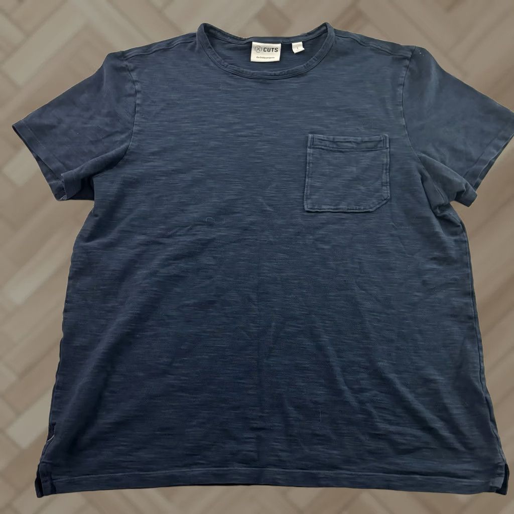 Cuts CUTS The Friday Projects Short Sleeve Pocket T Shirt Men's Large Blue Shirt Adults L Pocket T-Shirt Blue CUTS Modern Vintage? Size US L / EU 52-54 / 3 - 1 Thumbnail