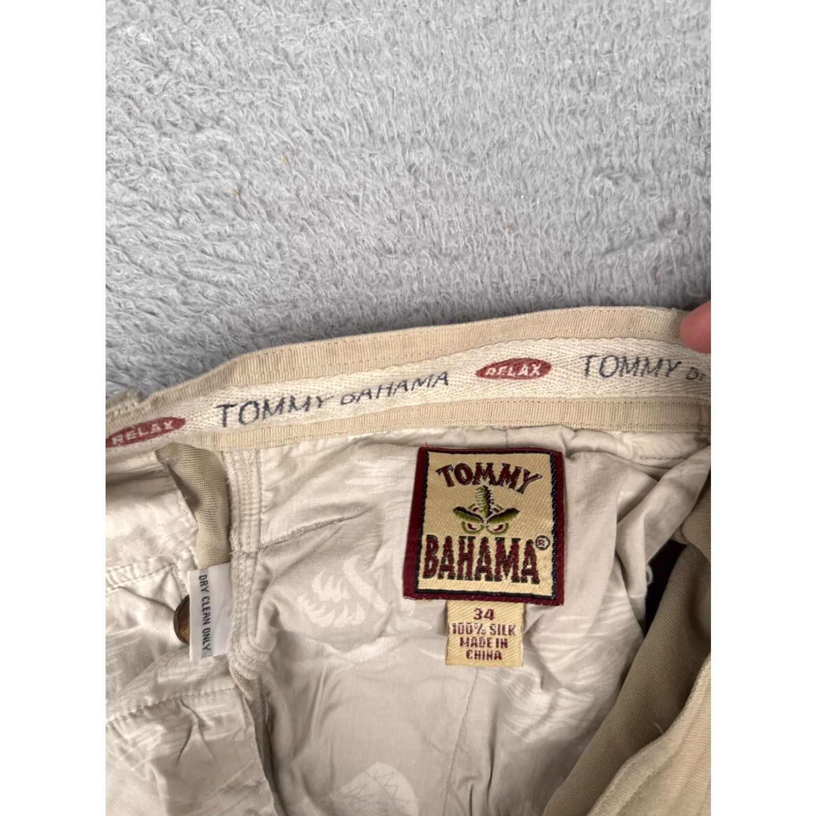 Tommy Bahama Tommy Bahama Shorts Adult 34 Beige 100% Silk Pleated Beach Vacation Resort 34x8 Size US 34 / EU 50 - 7 Thumbnail