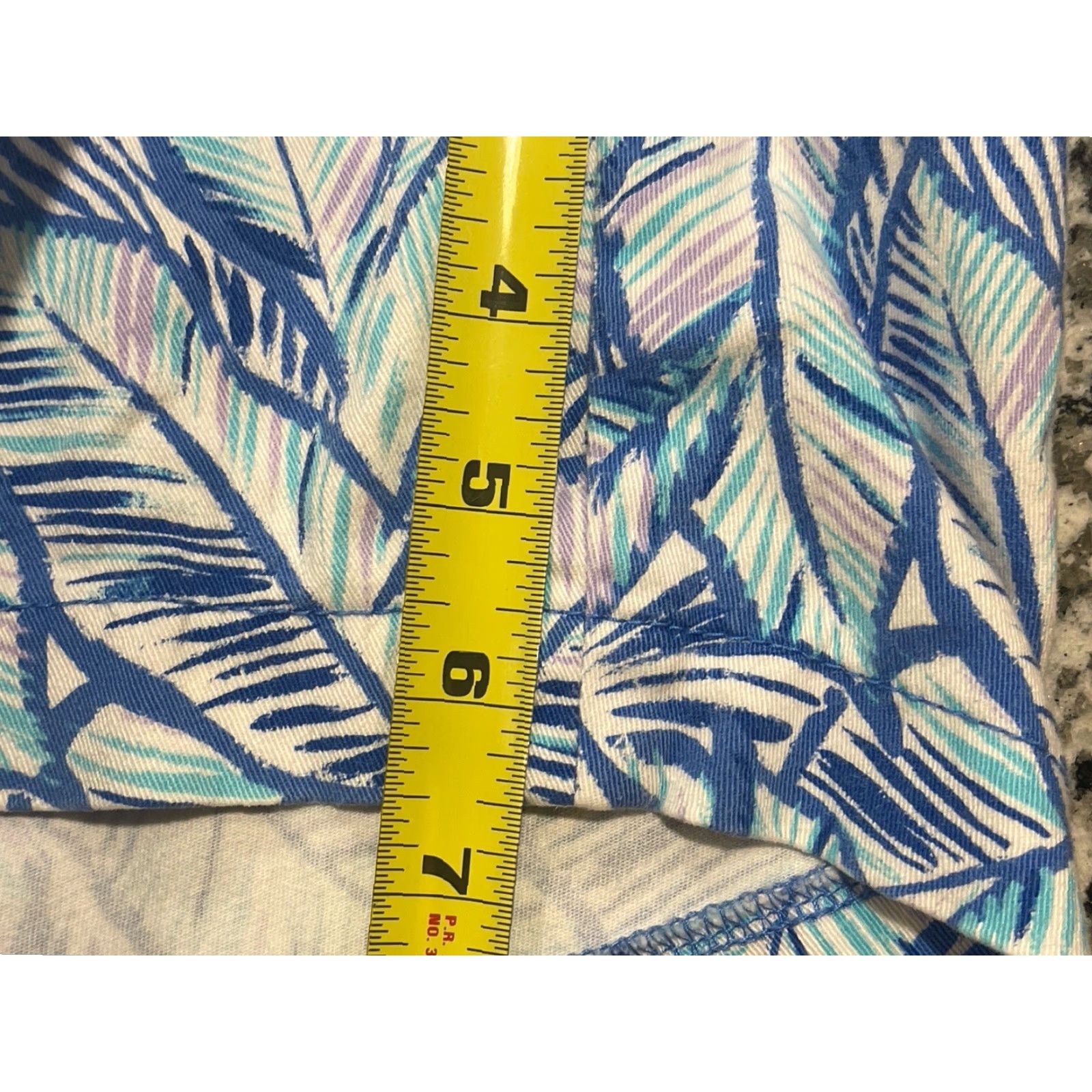 Lilly Pulitzer Lilly Pulitzer The Jayne Stretch Shorts Bennet Blue 6 Regular Inseam 6.5" Zip Button Floral Hawaiian Nautical Womens Smith? Size 28" / US 6 / IT 42 - 7 Thumbnail