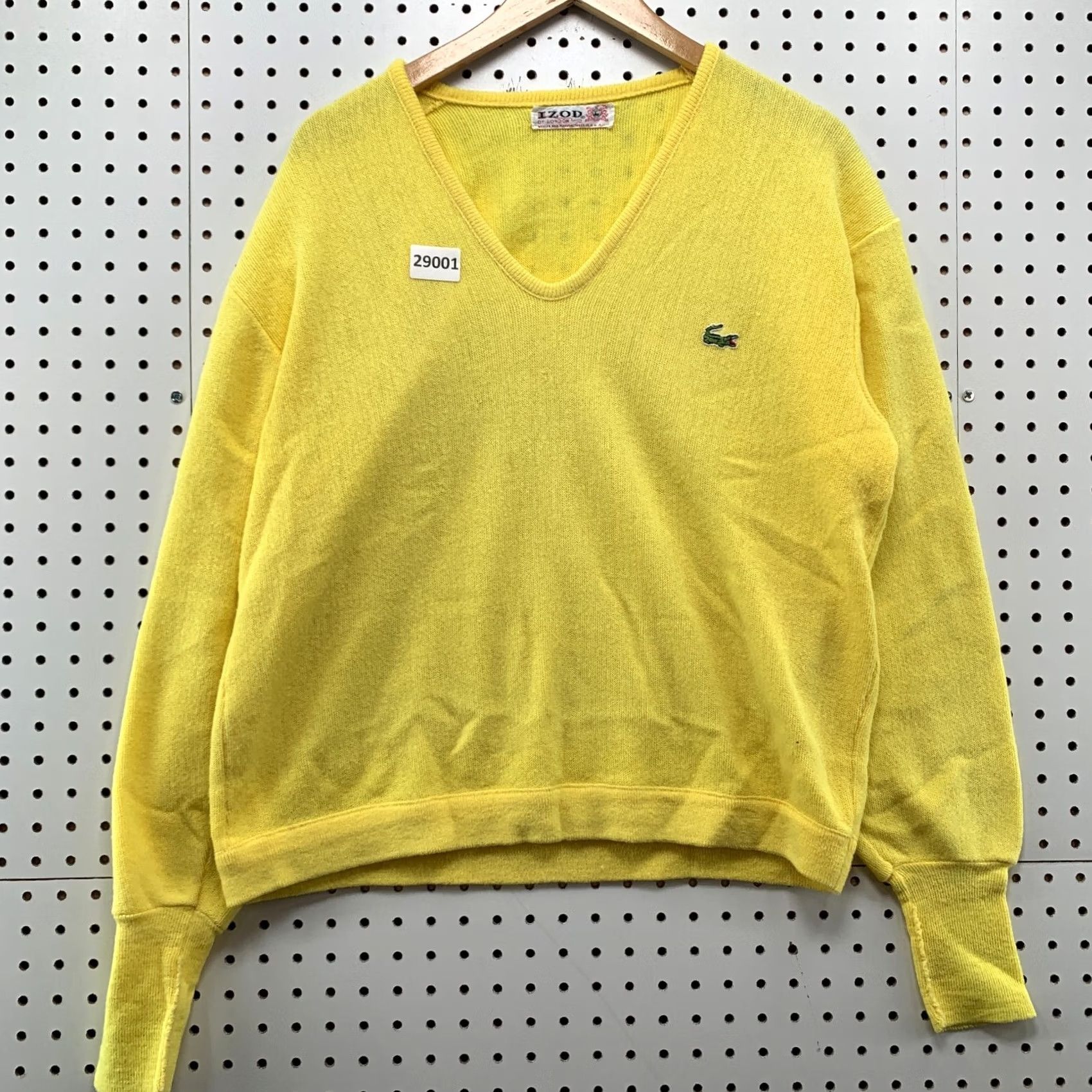 Izod VINTAGE Izod Lacoste Sweater Mens Large Yellow Knit Long Sleeve V-Neck Pullover 90s Size US L / EU 52-54 / 3 - 2 Thumbnail
